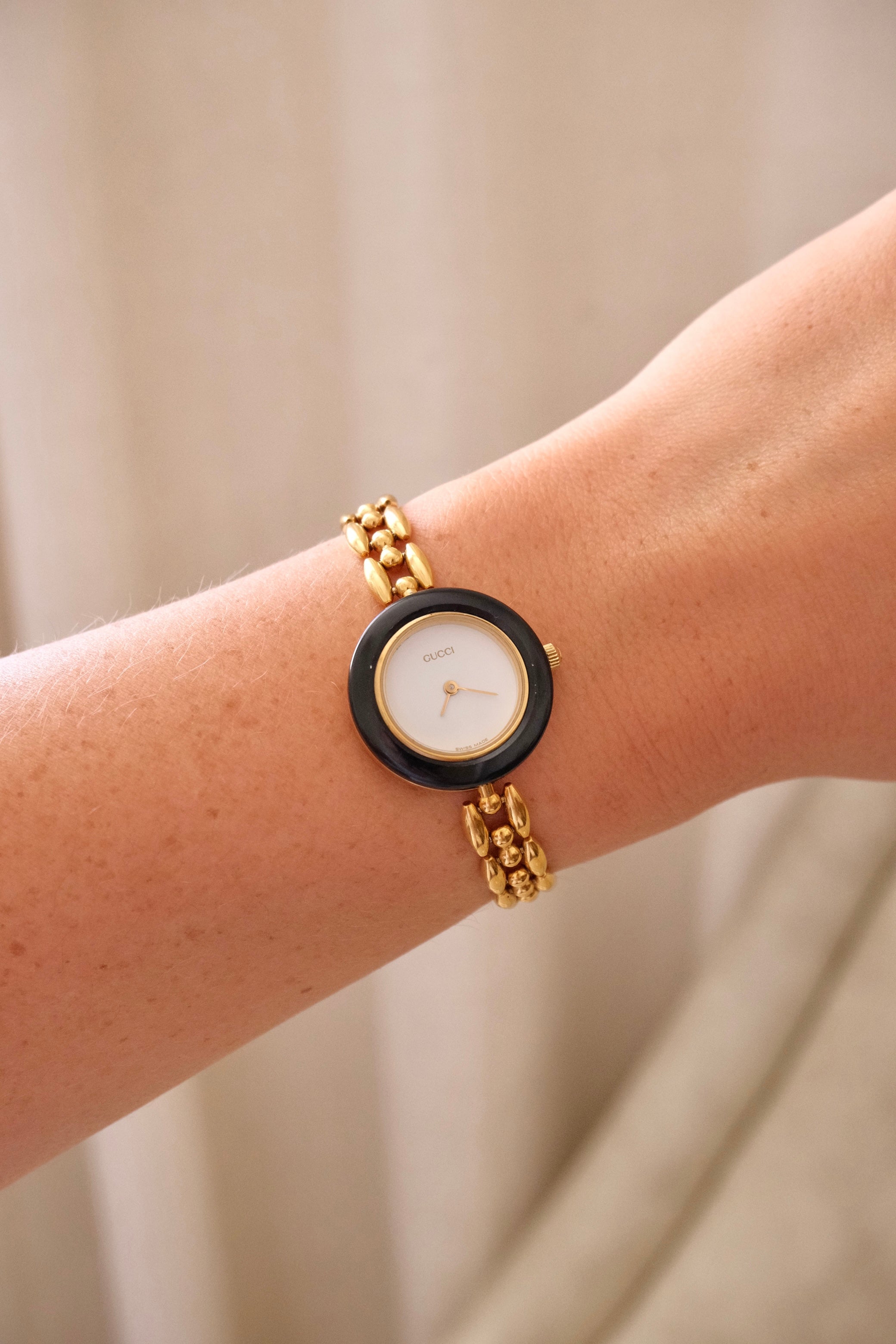90s Vintage Gucci Gold Plated Rice Link Bezel Watch Working