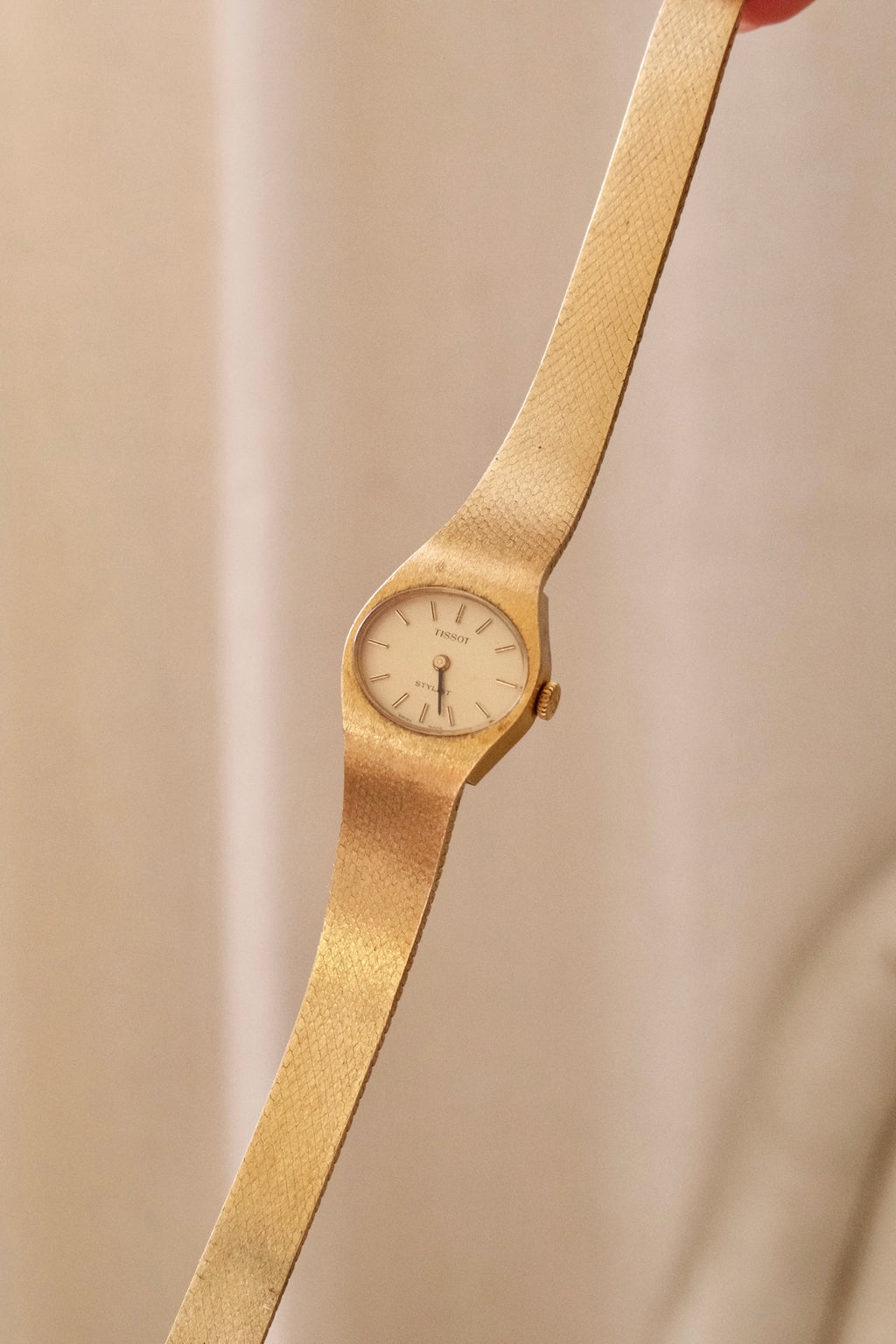 1970s Vintage Tissot Stylist Ladies Gold Manual Wind Mechanical Watch - Minimalist Oval Swiss Timepiece