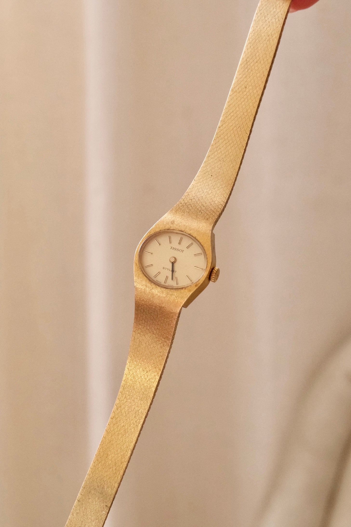 1970s Vintage Tissot Stylist Ladies Gold Manual Wind Mechanical Watch - Minimalist Oval Swiss Timepiece