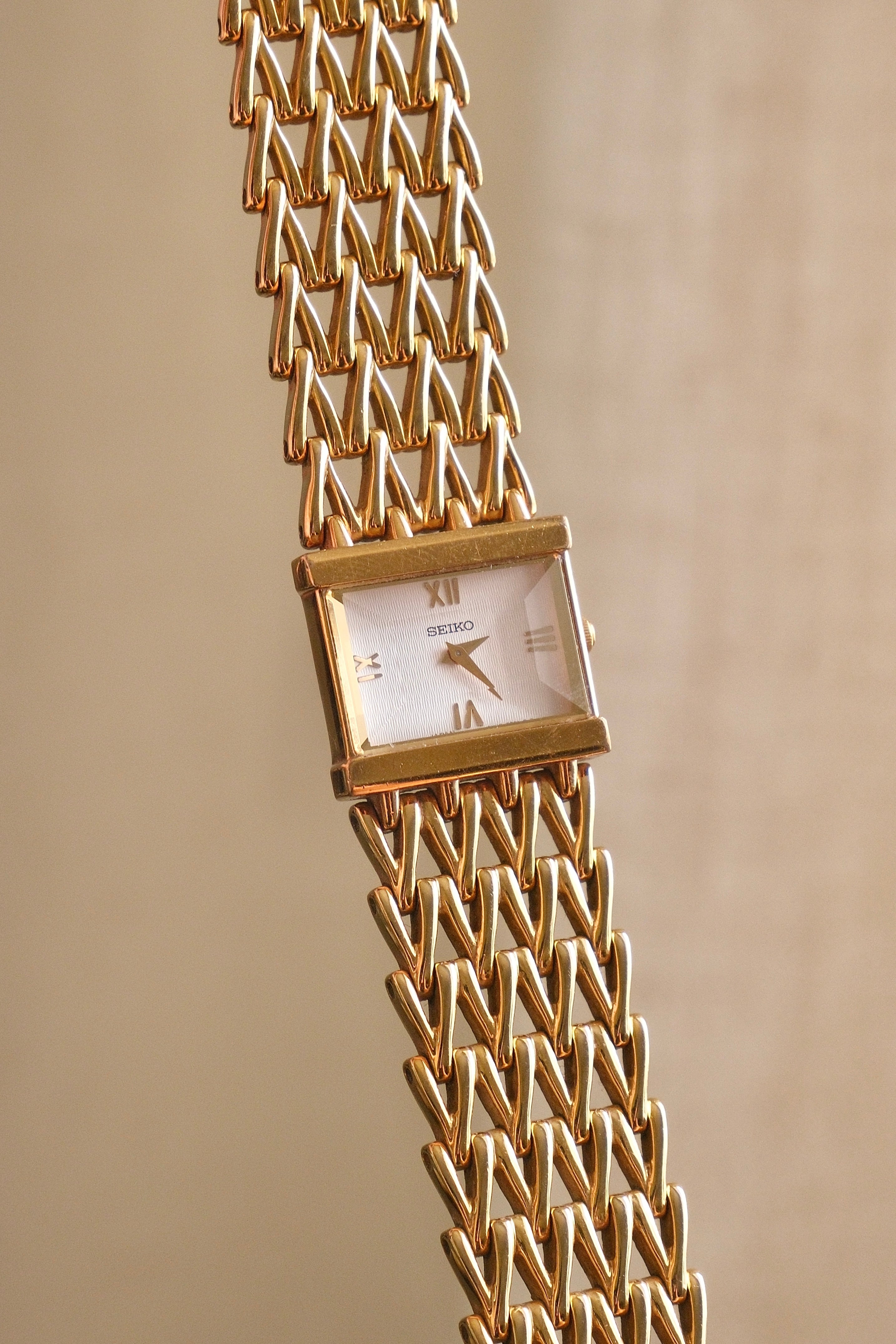 Vintage 90s Lasies SEIKO Gold Tone Tank Quartz Watch with White Dial & Raised Crystal Working