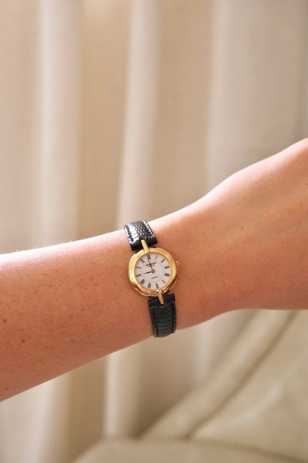 1990s Raymond Weil Geneve Petite Gold Plated Watch Roman Numerals Quartz Swiss Dress Watch Women