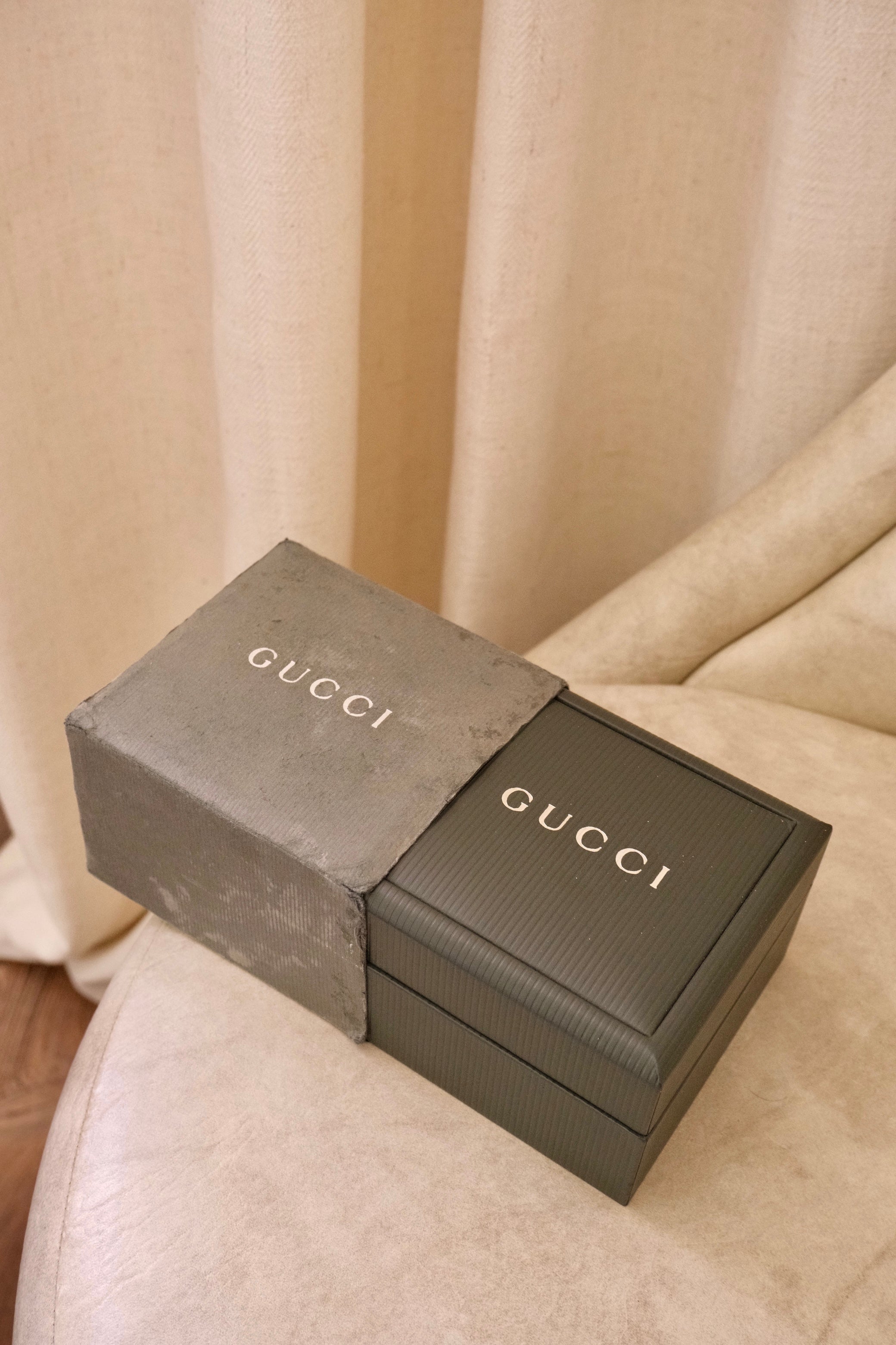 Rare Vintage Ladies 1900L Gold Bangle Gucci Watch In Box