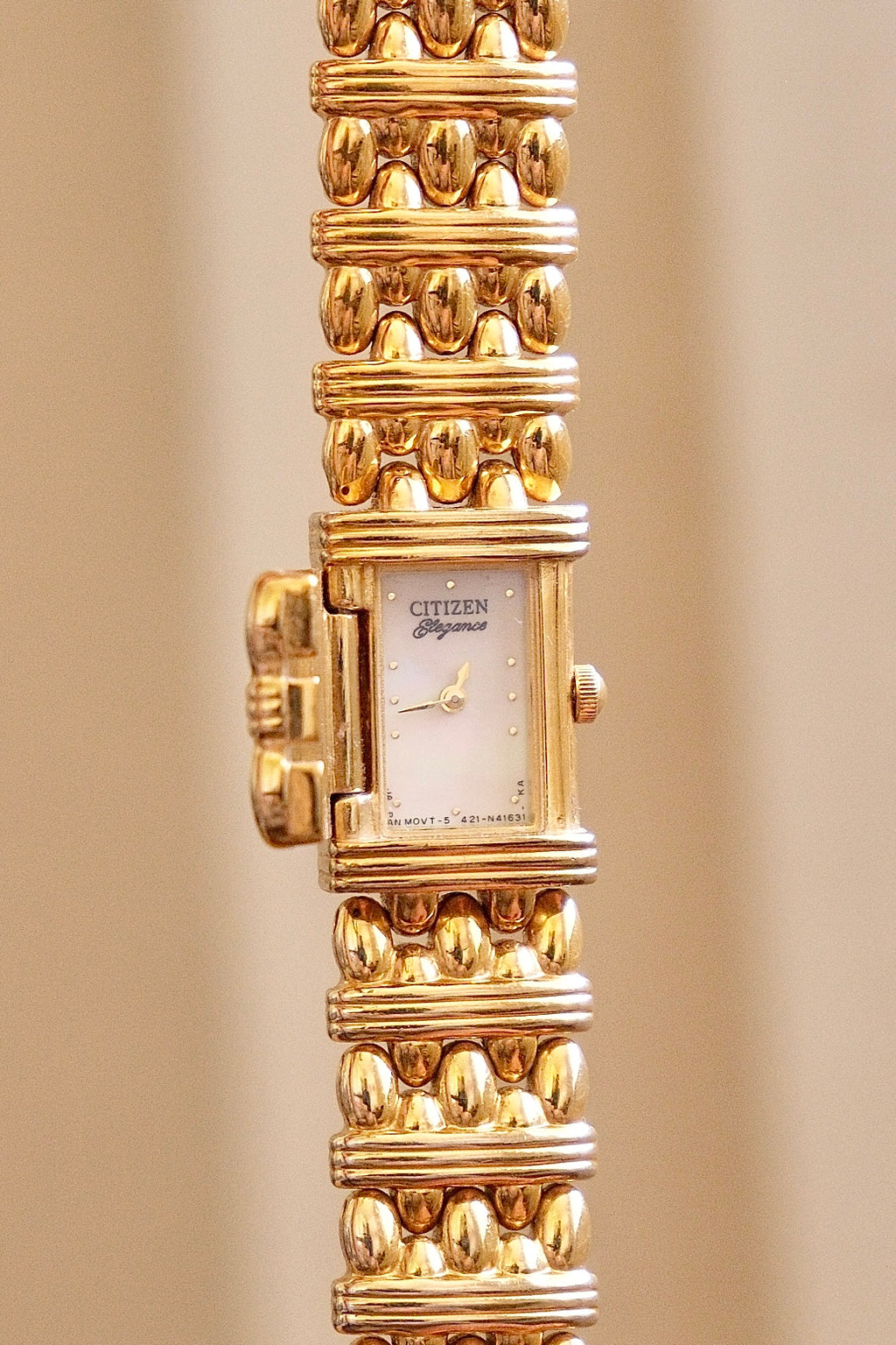 Rare 90s Mother of Pearl Gold Citizen Ladies Hidden Bracelet Watch