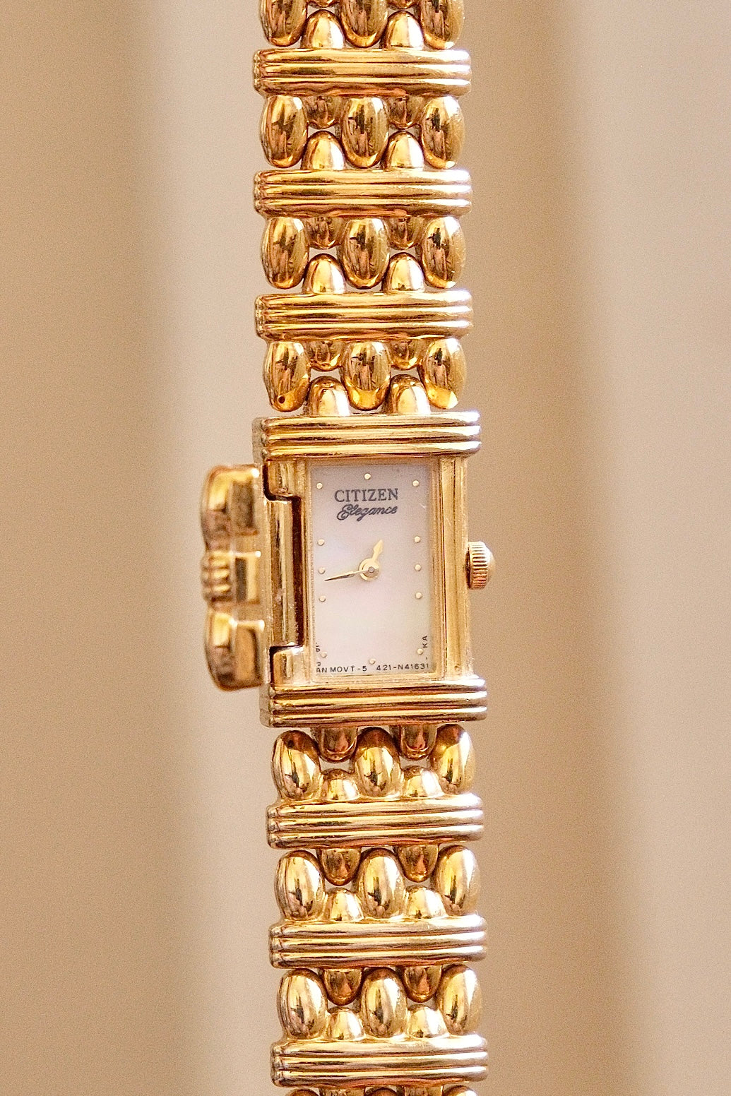 Rare 90s Mother of Pearl Gold Citizen Ladies Hidden Bracelet Watch