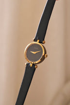 1990s Ladies Vintage 2000L Gucci Gold Leather Wristwatch Working