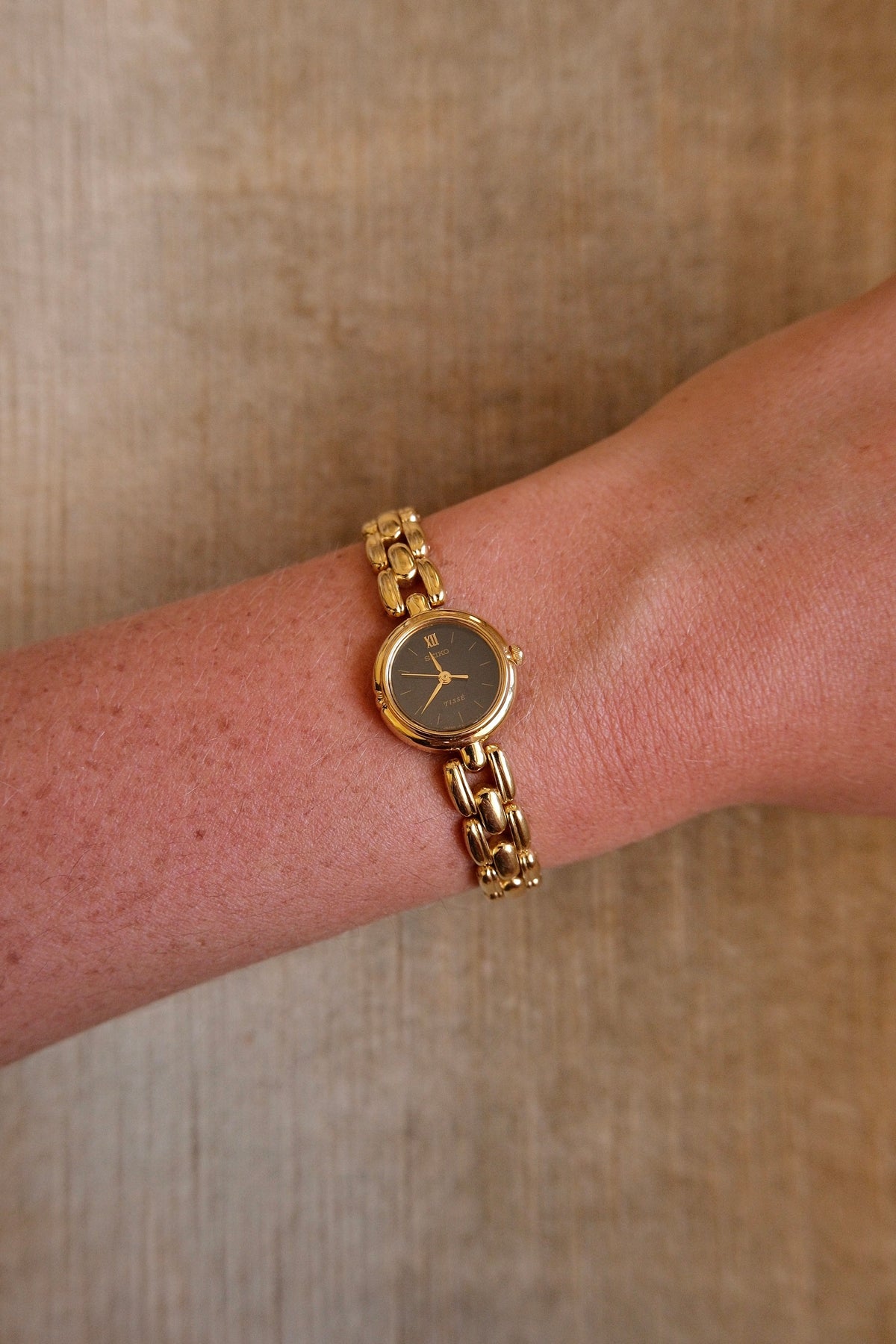 Rare 90s Ladies Gold Seiko Tisse Oval Black Dial Quartz Working