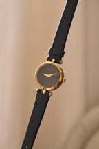 1990s Ladies Vintage 2000L Gucci Gold Leather Wristwatch Working