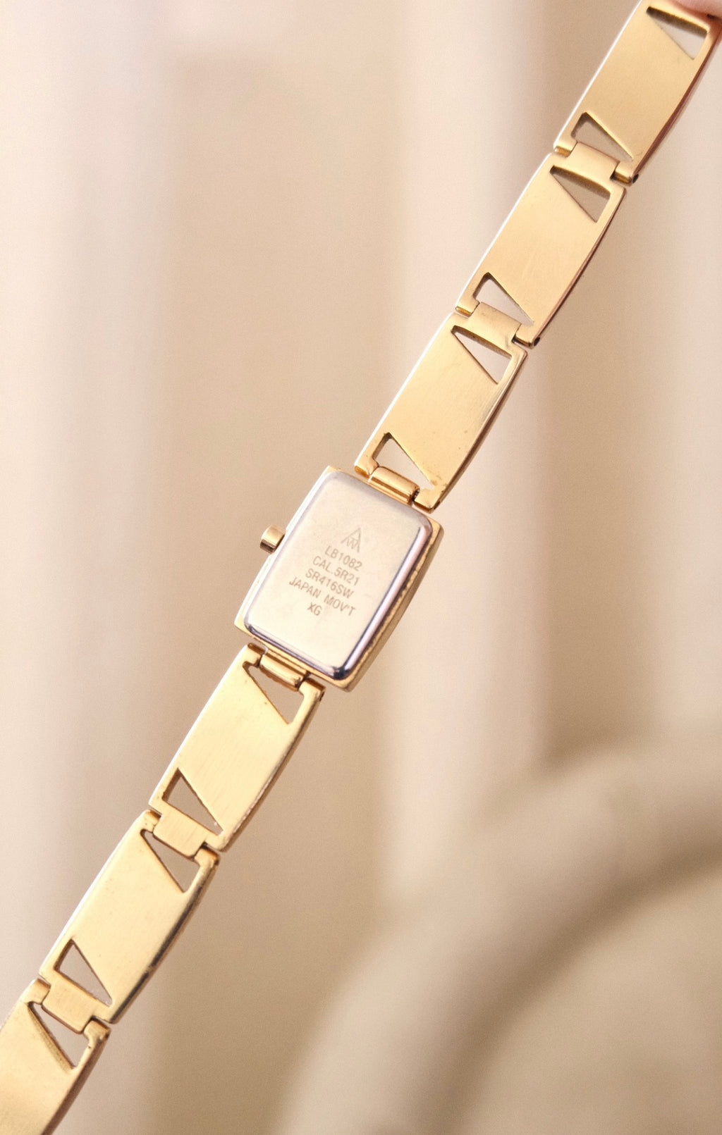 Vintage Ladies Mother of Pearl Gold Accurist Watch Working