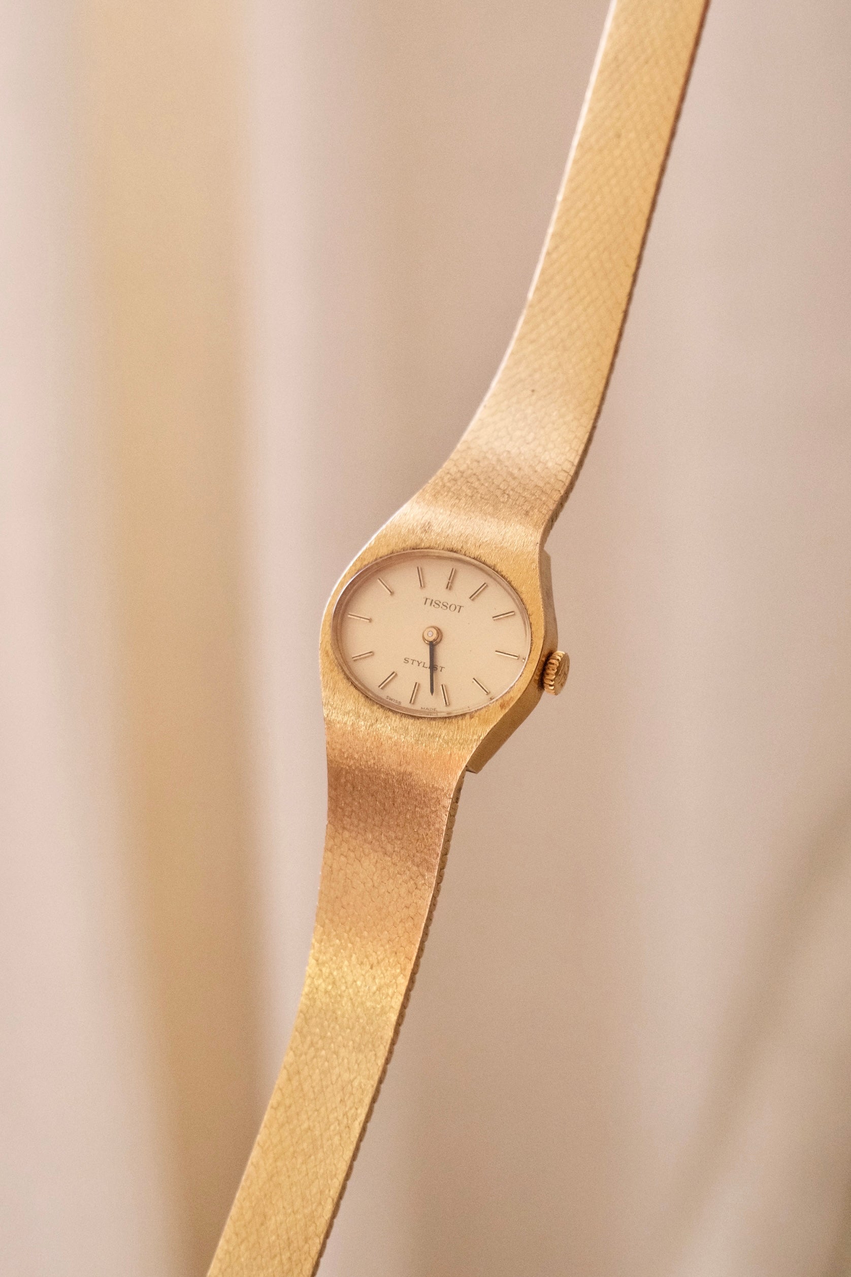 1970s Vintage Tissot Stylist Ladies Gold Manual Wind Mechanical Watch - Minimalist Oval Swiss Timepiece