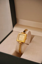 Near Mint Rare Vintage Ladies 1900L Gold Bangle Gucci Watch In Box