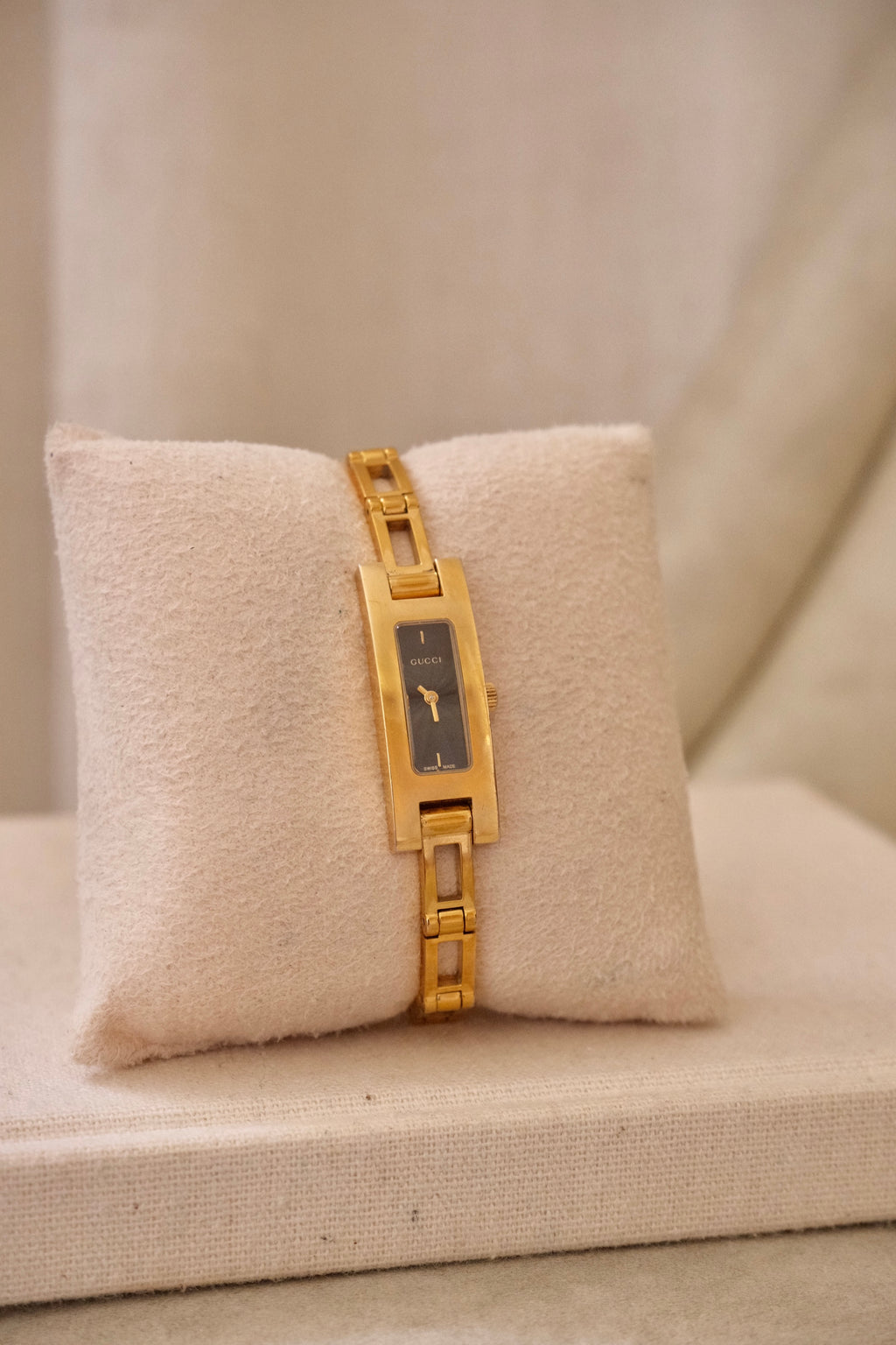 Vintage Gucci 3900l ladies gold plated wristwatch