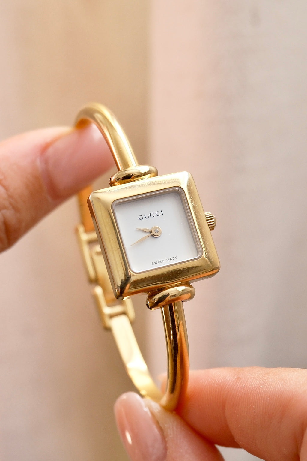 Rare Vintage Ladies 1900L Square Gold Bangle Gucci Watch