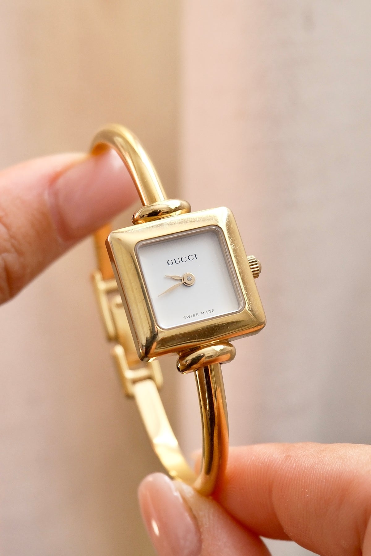 Rare Vintage Ladies 1900L Square Gold Bangle Gucci Watch