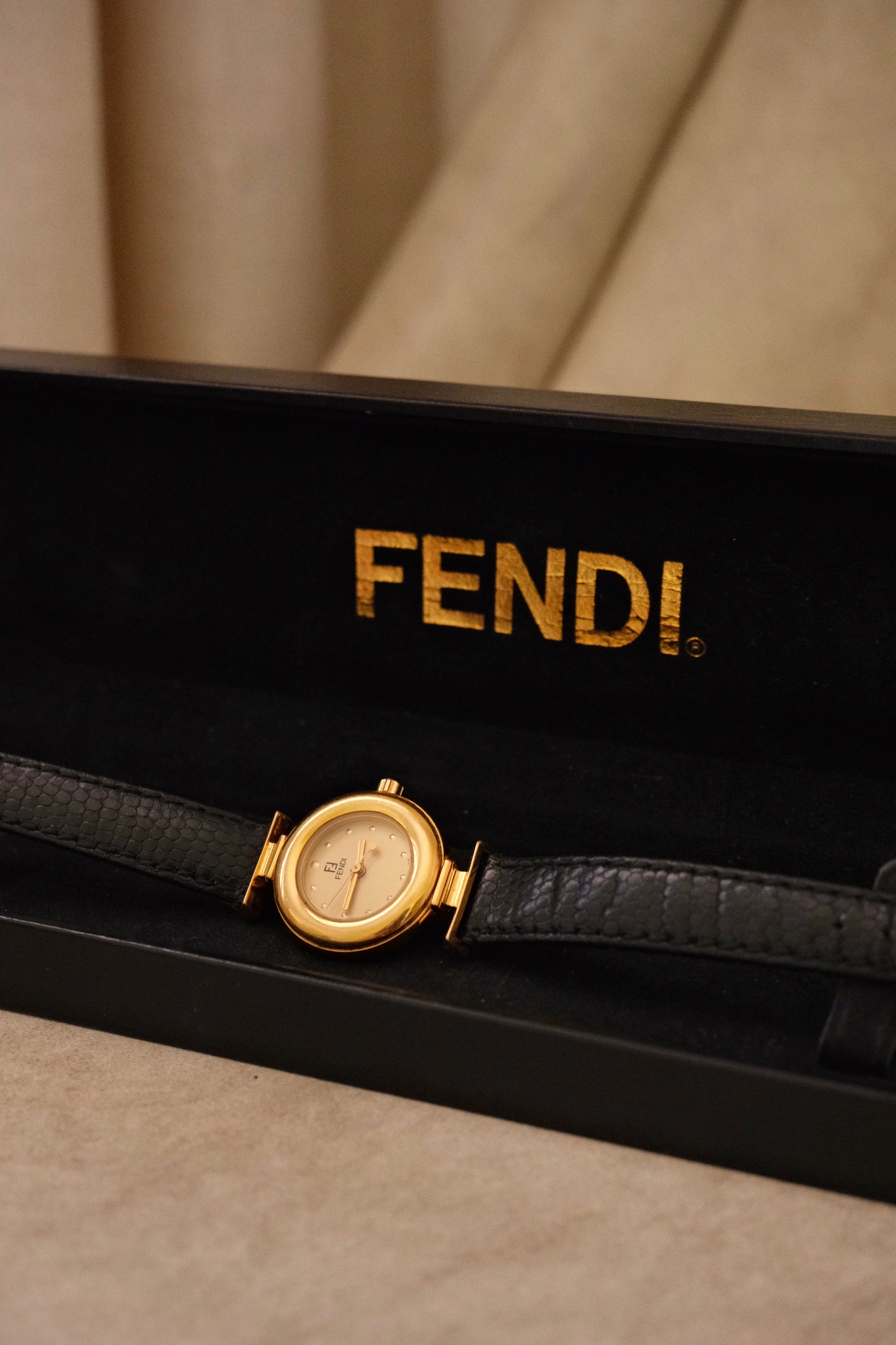 Fendi Orologi 320L Vintage Ladies Gold Champange Dial Leather Strap Watch In Box Working
