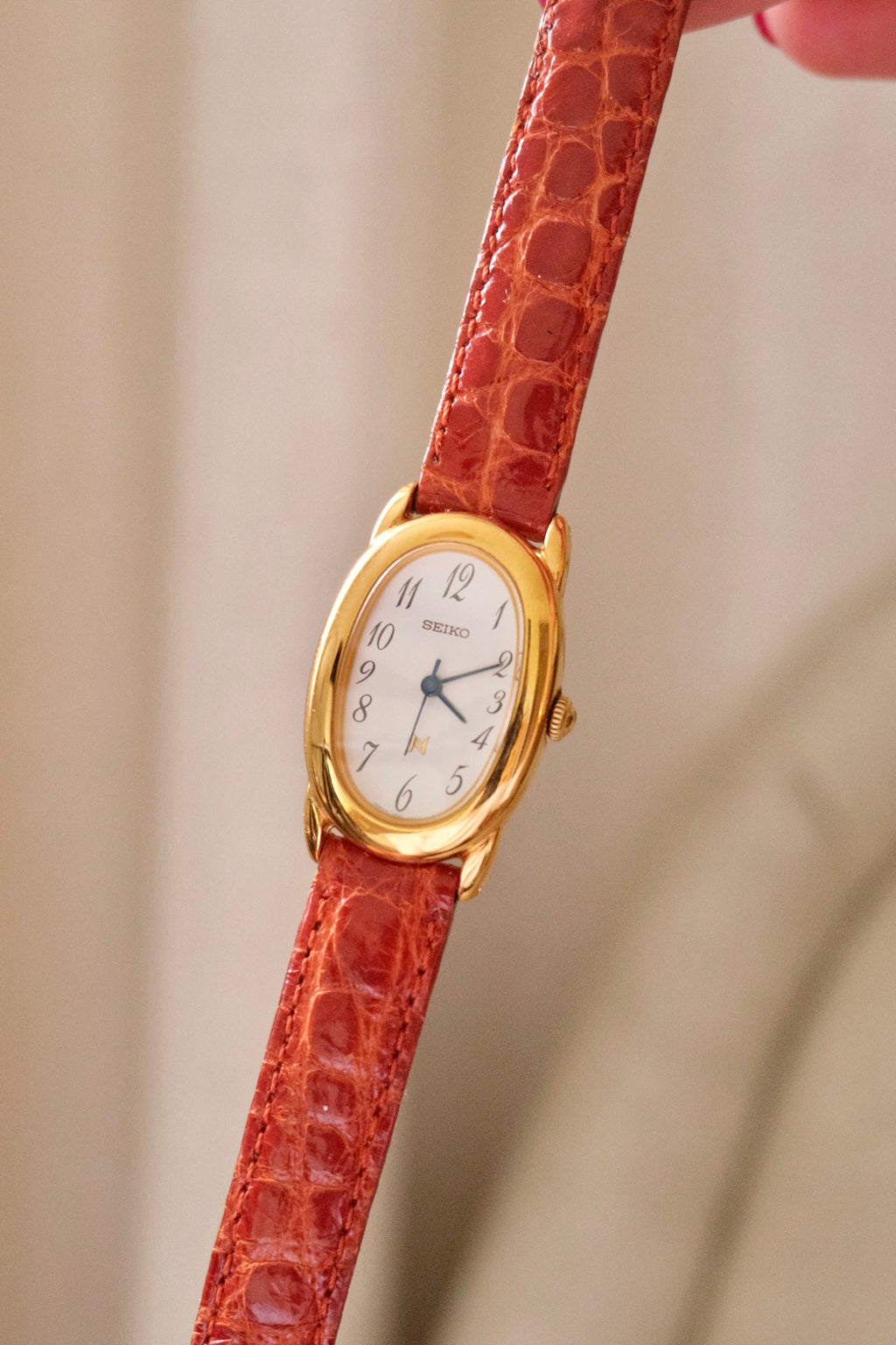 Vintage Ladies Seiko Oval ‘Baignoire’ Style Leather Strap Gold Watch Working