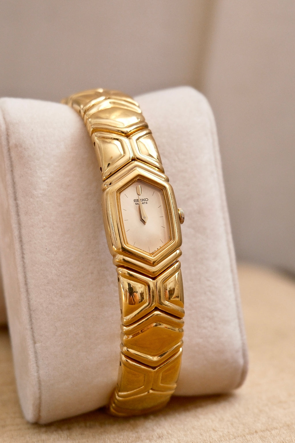 Vintage 1990s Seiko Ladies Hexagonal Quartz Watch Gold Plated Bracelet Style