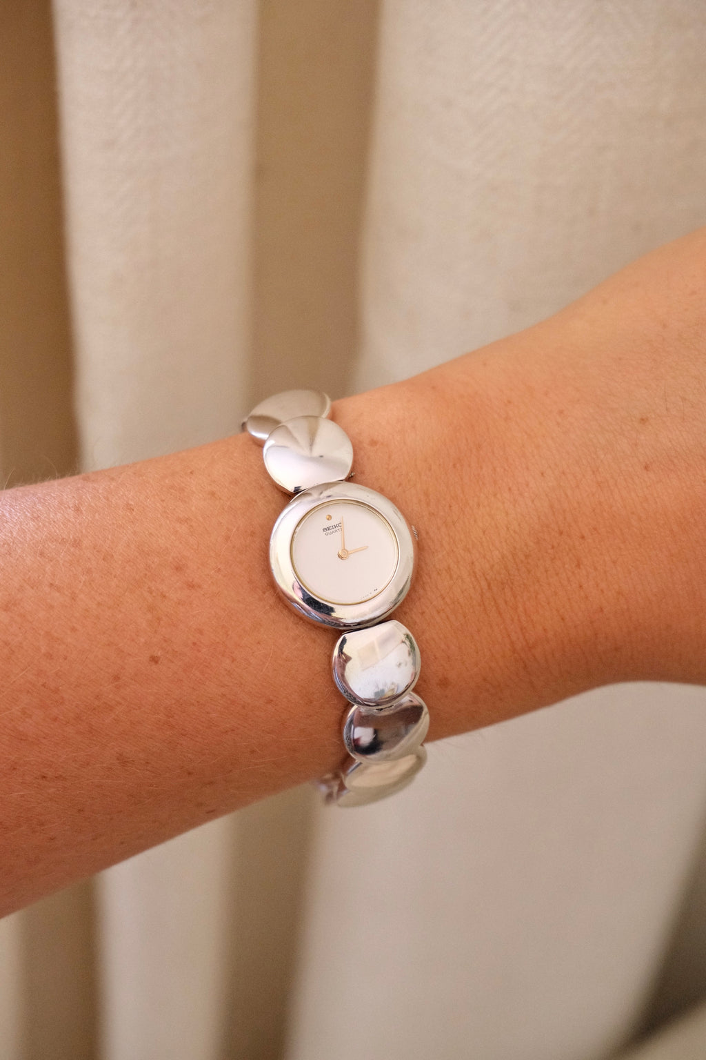 1980s Vintage Rare Silver Seiko Ladies Watch Round Circle Links Working