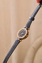 1990s Women’s Vintage 2000L Gucci Gold Leather Wristwatch with Box & Papers Working