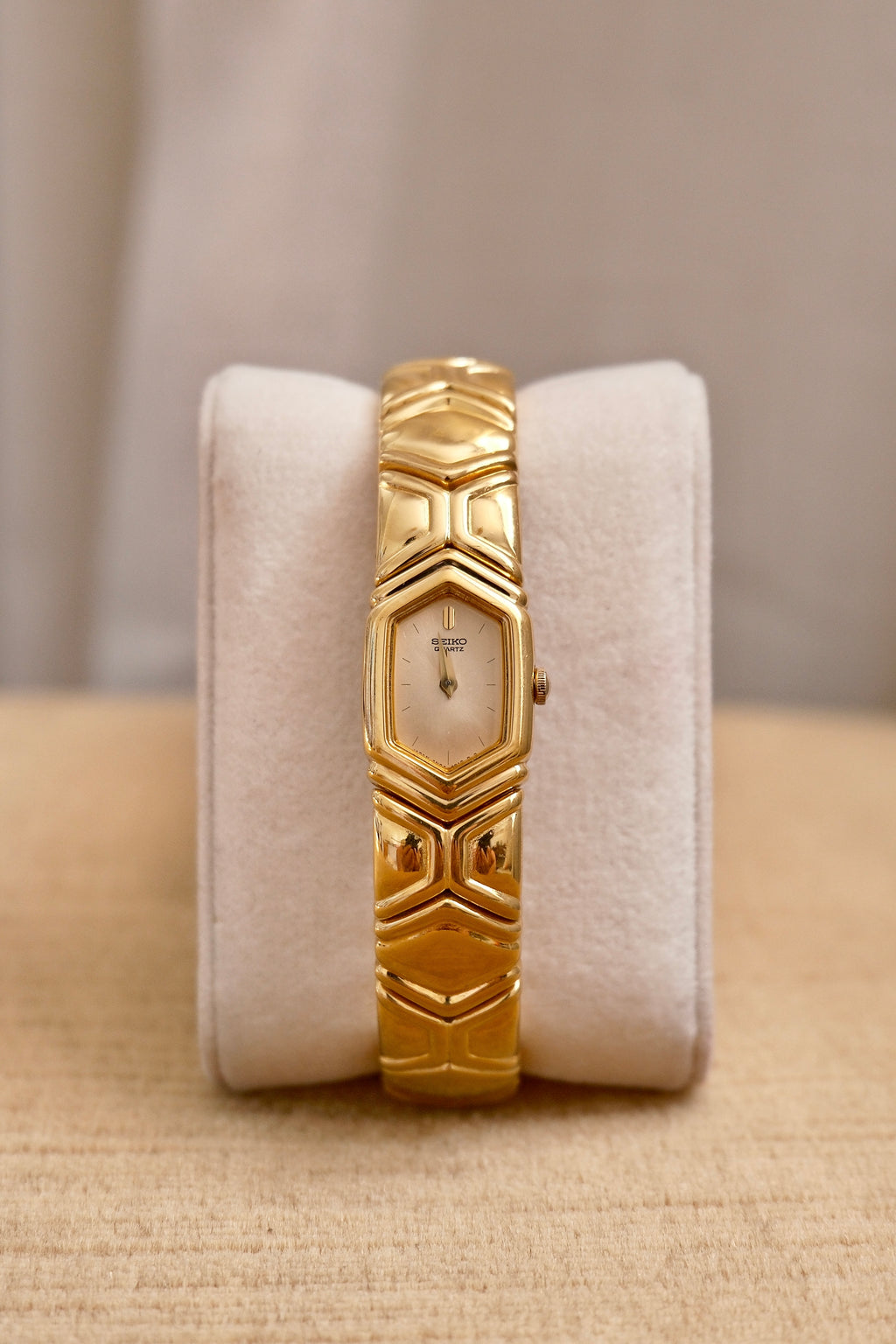 Vintage 1990s Seiko Ladies Hexagonal Quartz Watch Gold Plated Bracelet Style