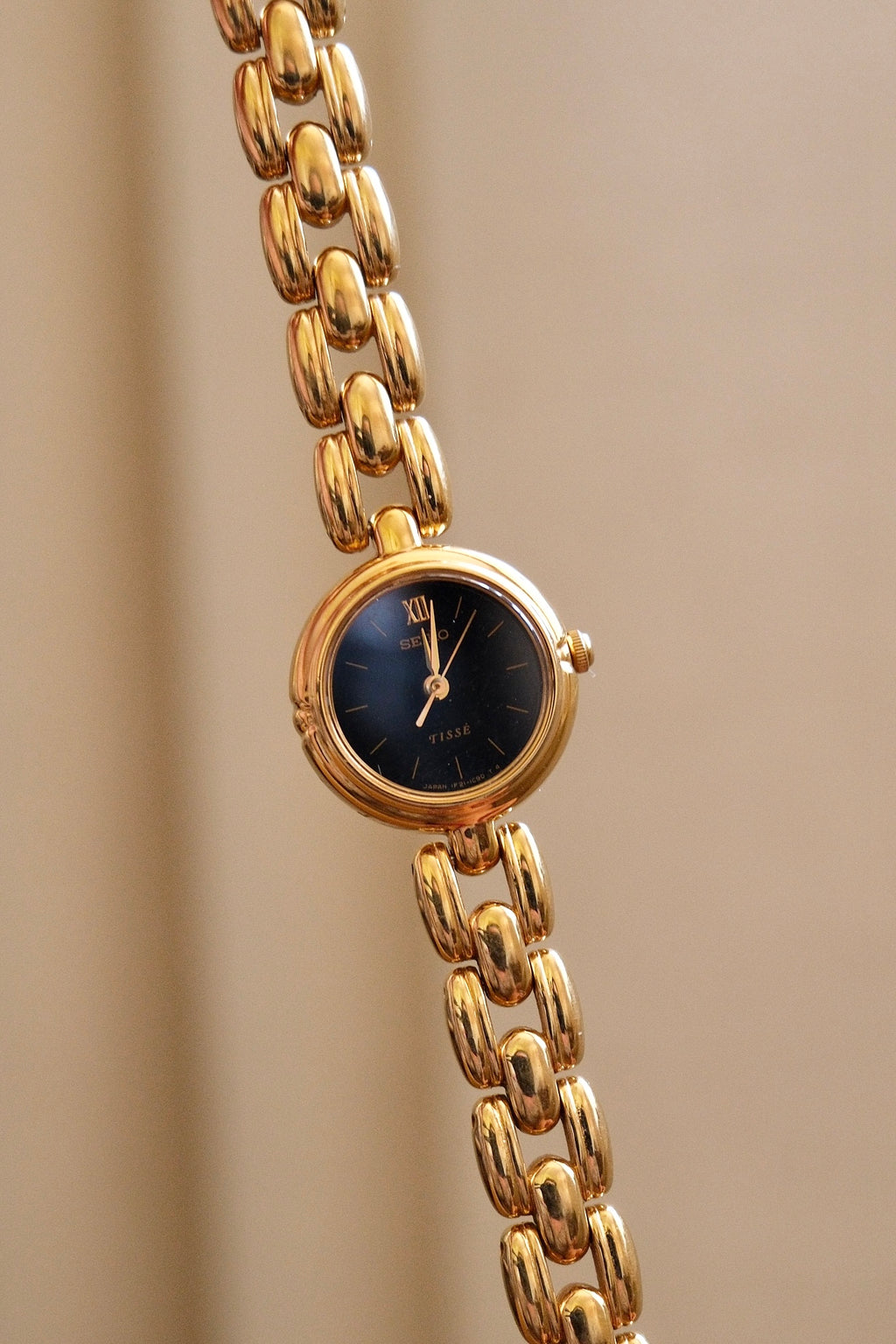 Rare 90s Ladies Gold Seiko Tisse Oval Black Dial Quartz Working