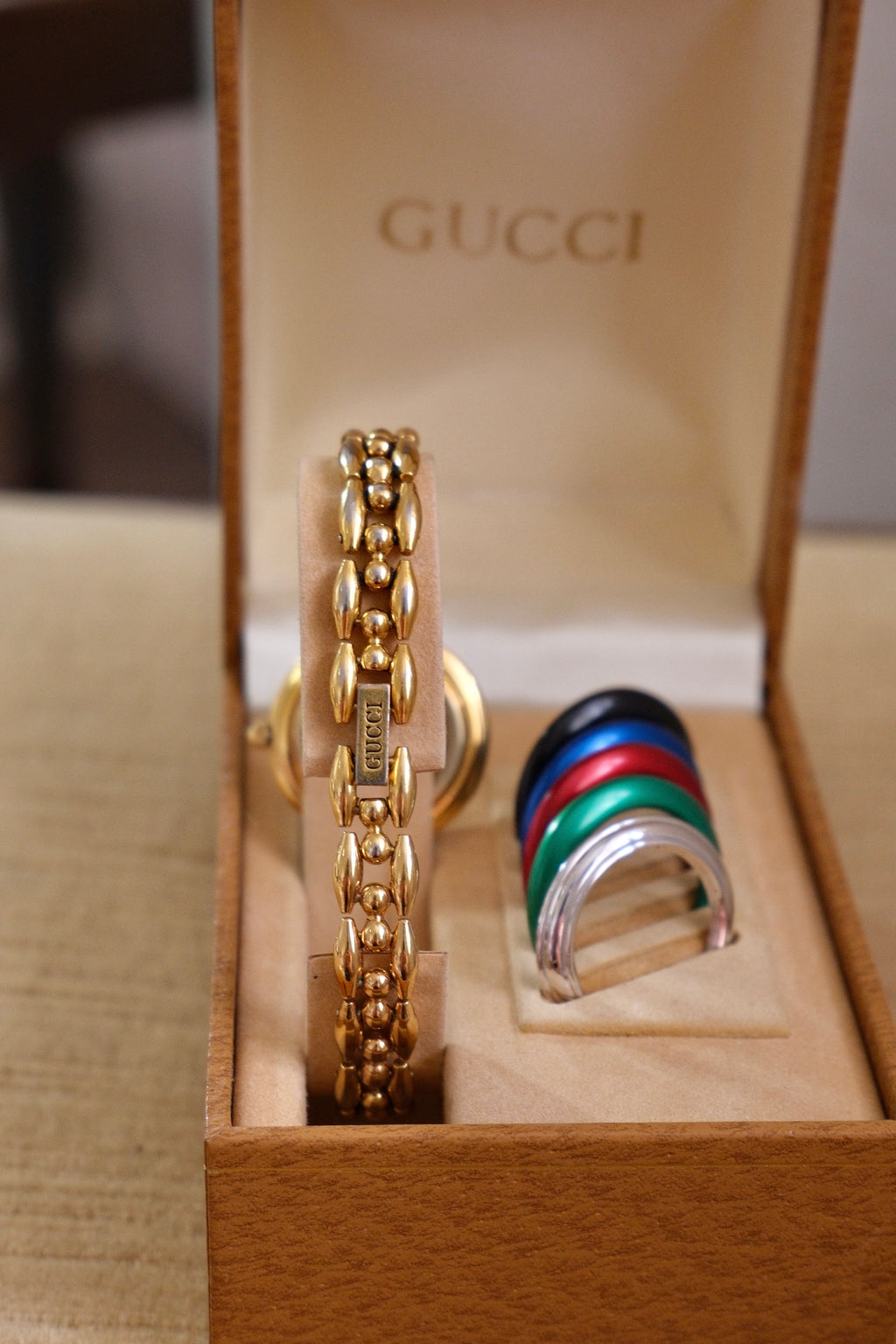 Rare Vintage Ladies Gold Plated 11/12 Gucci Watch 6 Bezels in Box