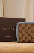 Gucci GG Supreme Zip Around Wallet, Blue Lining Classic Monogram Design in Box