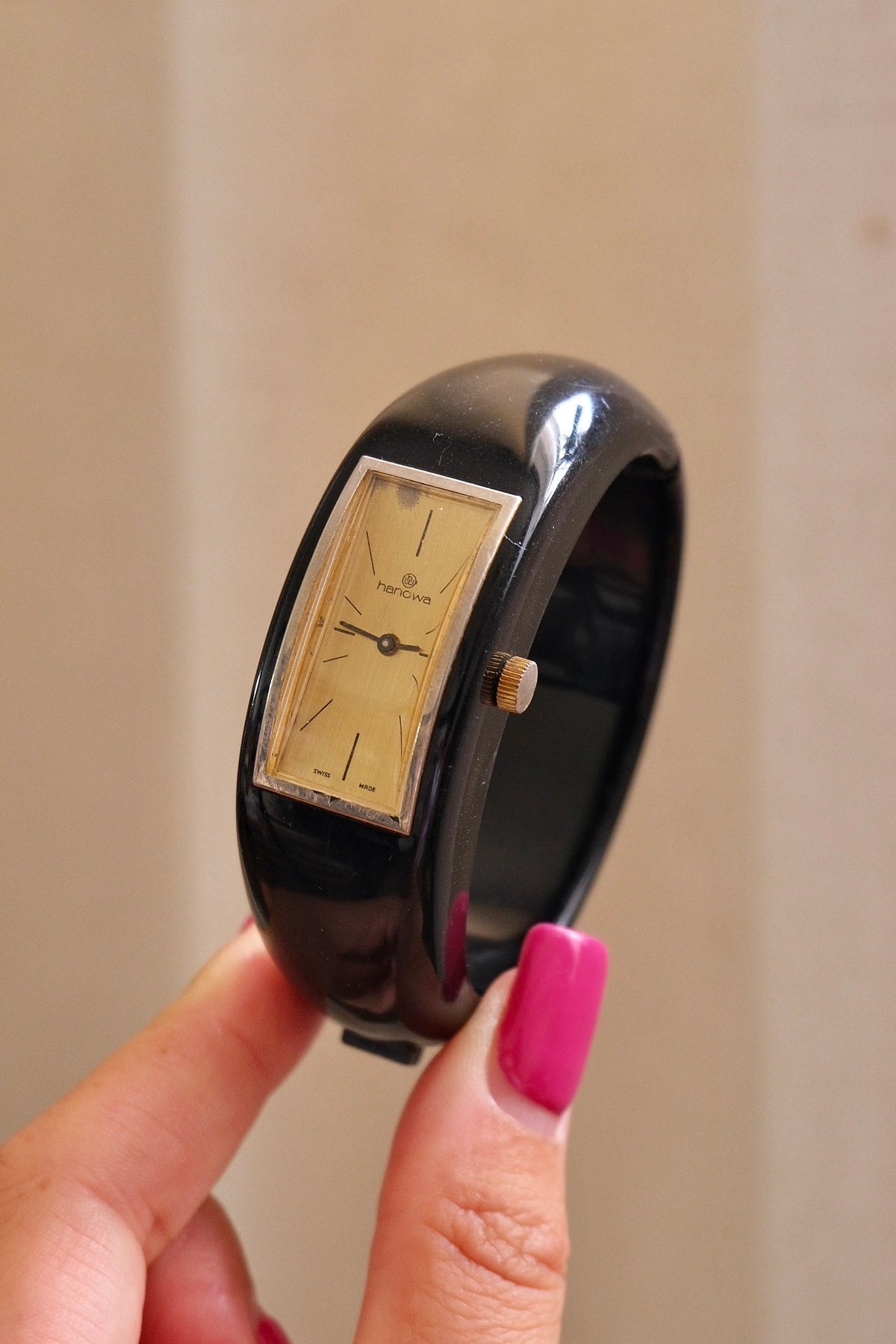 Rare 1970s Hanowa Mage Swiss-made ladies bangle watch featuring a rectangular gold-tone dial Manual Wind