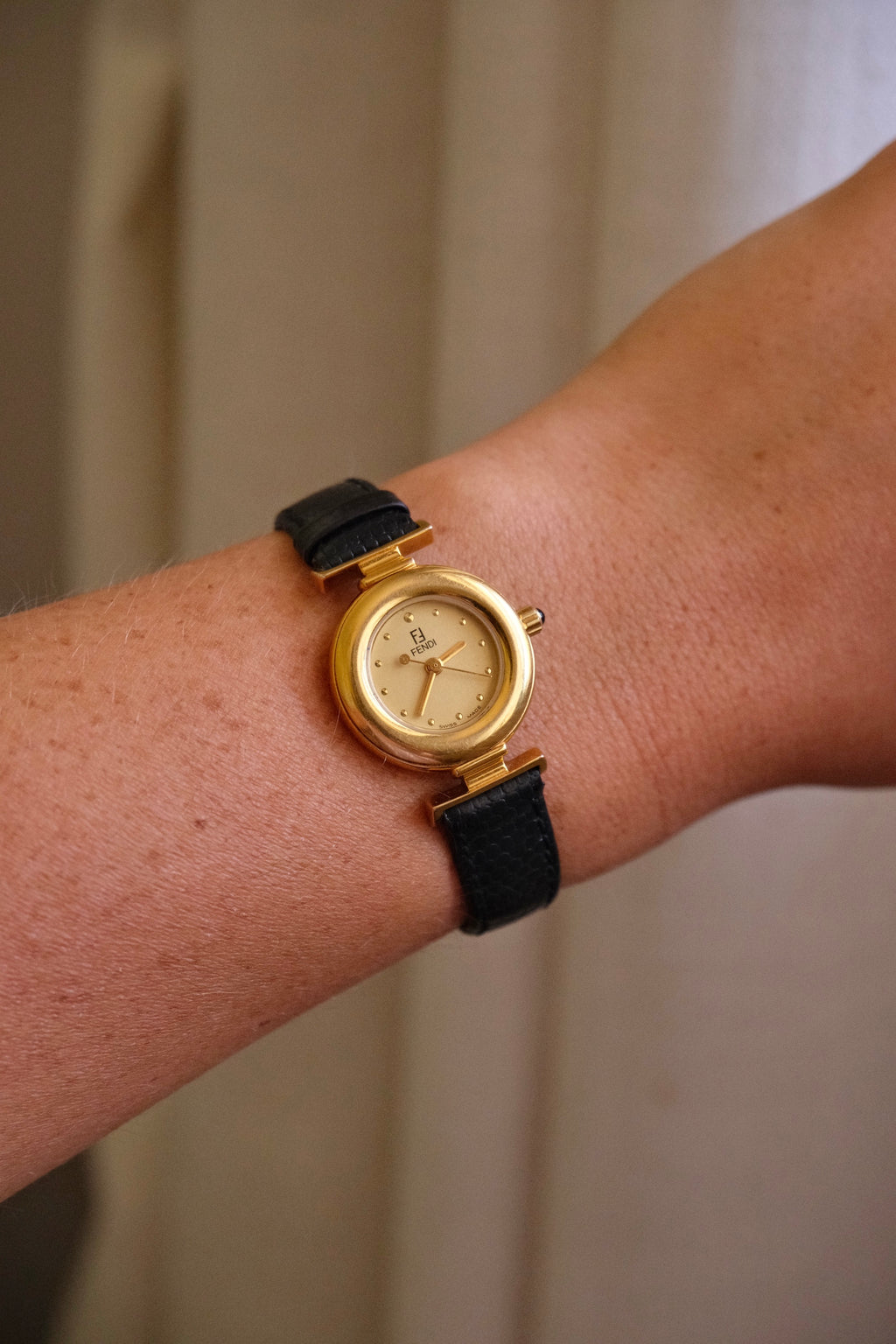 Fendi Orologi 320L Vintage Ladies Gold Champange Dial Leather Strap Watch In Box Working
