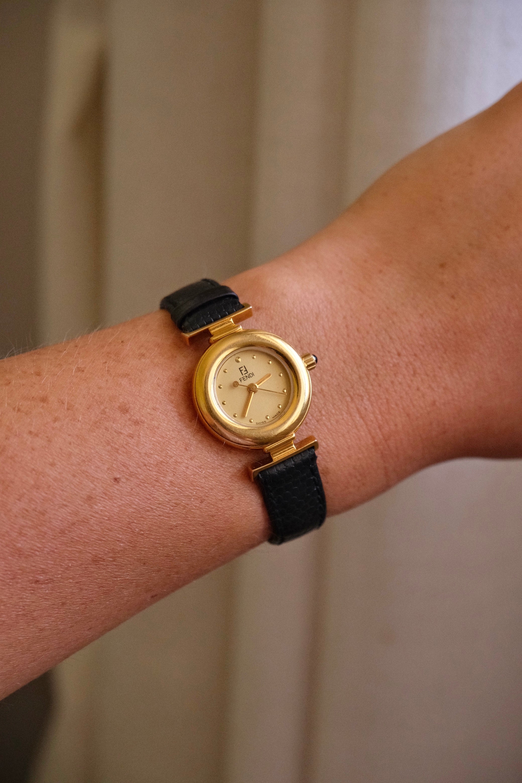 Fendi Orologi 320L Vintage Ladies Gold Champange Dial Leather Strap Watch In Box Working