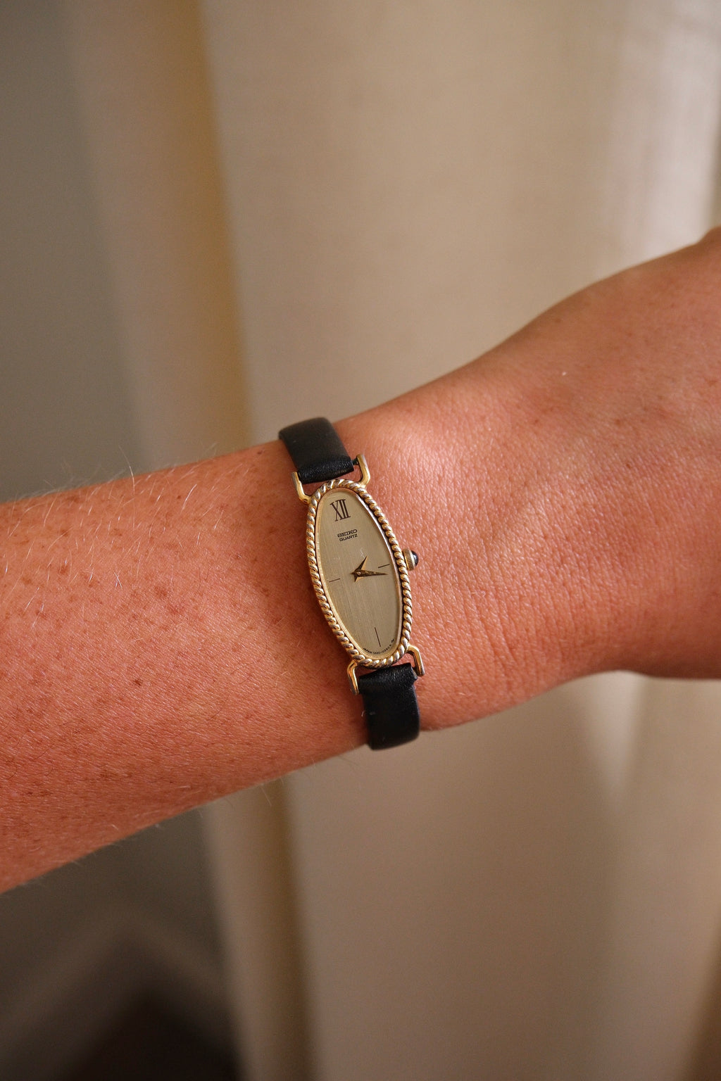 Vintage 1980s Ladies' Gold-Plated Seiko Quartz Watch - Oval Champagne Dial Leather Strap