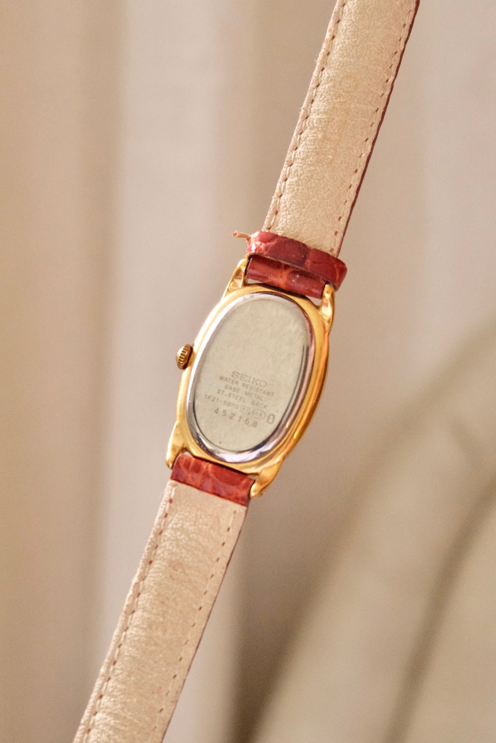 Vintage Ladies Seiko Oval ‘Baignoire’ Style Leather Strap Gold Watch Working