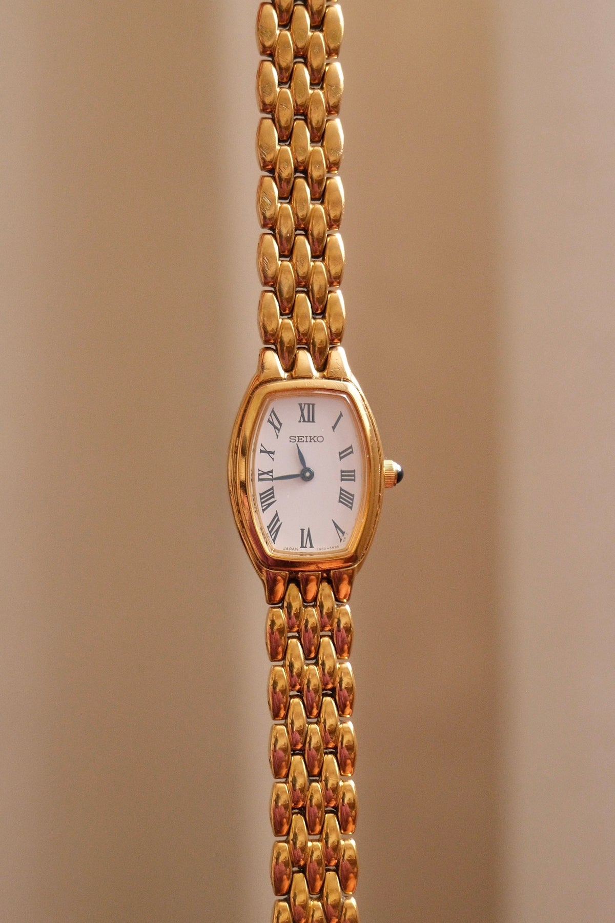 Vintage Seiko Ladies Quartz Watch Gold  Tonneau Case White Dial Roman Numerals  Watch