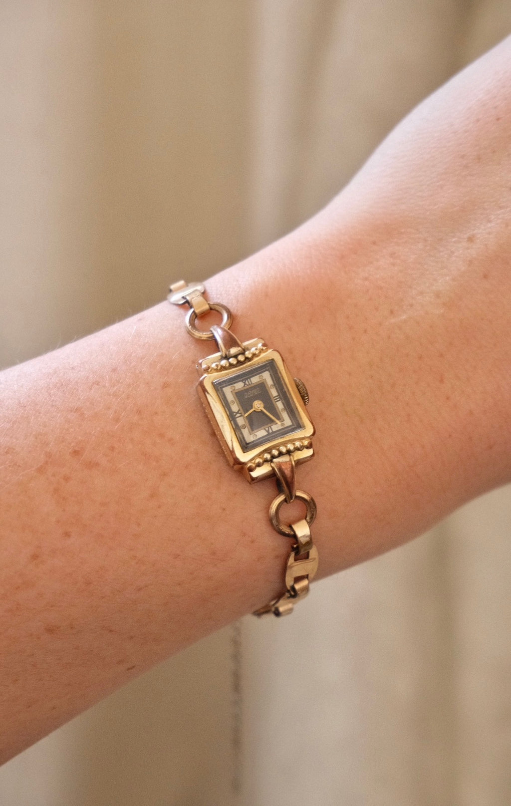 1930s Art Deco Gold Link Bracelet Watch | Petite Square Vintage Wristwatch | Antique Elegant Timepiece