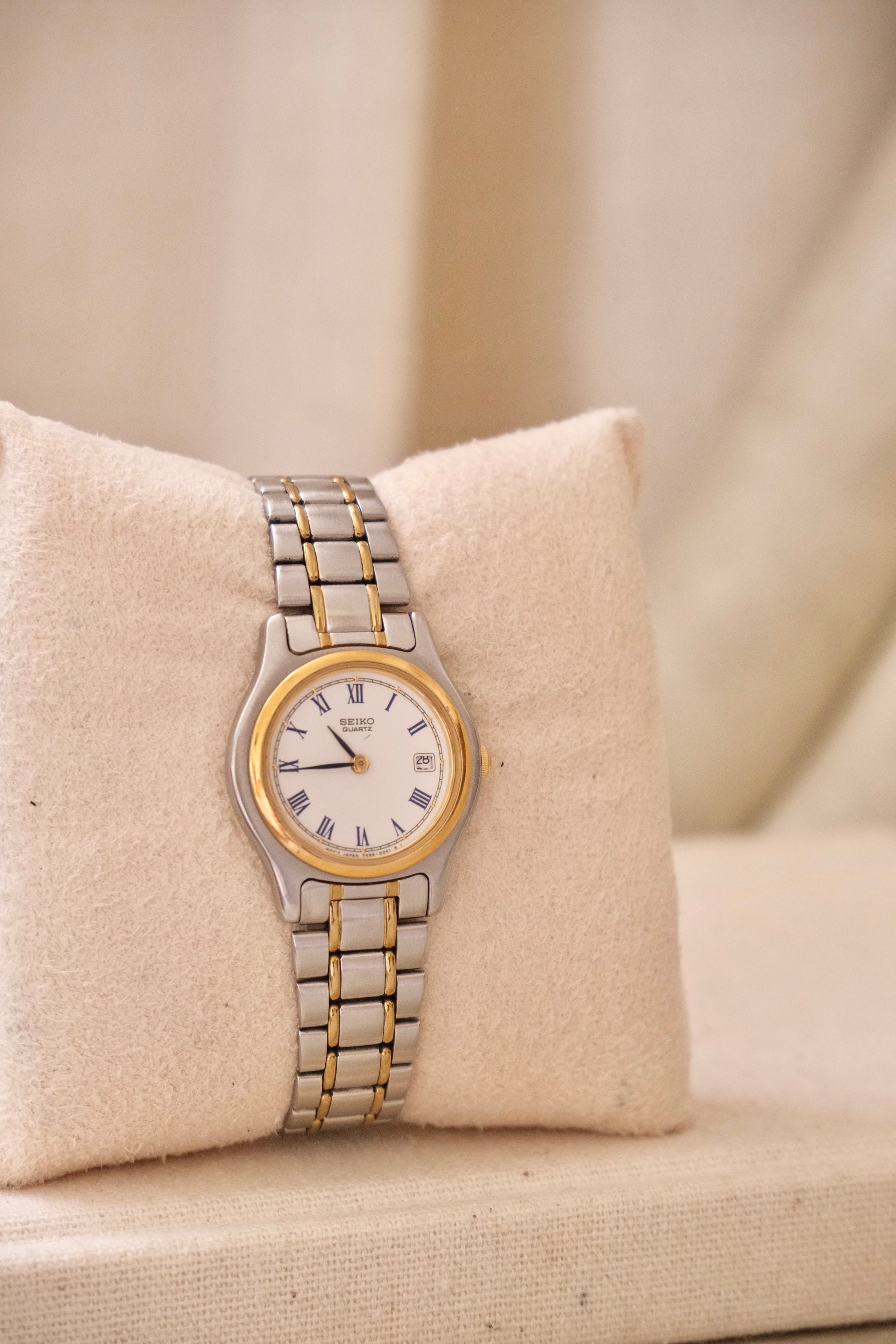 Vintage Ladies Two Tone Seiko Date Wristwatch Working