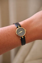 1990s Ladies Vintage 2000L Gucci Gold Leather Wristwatch Working