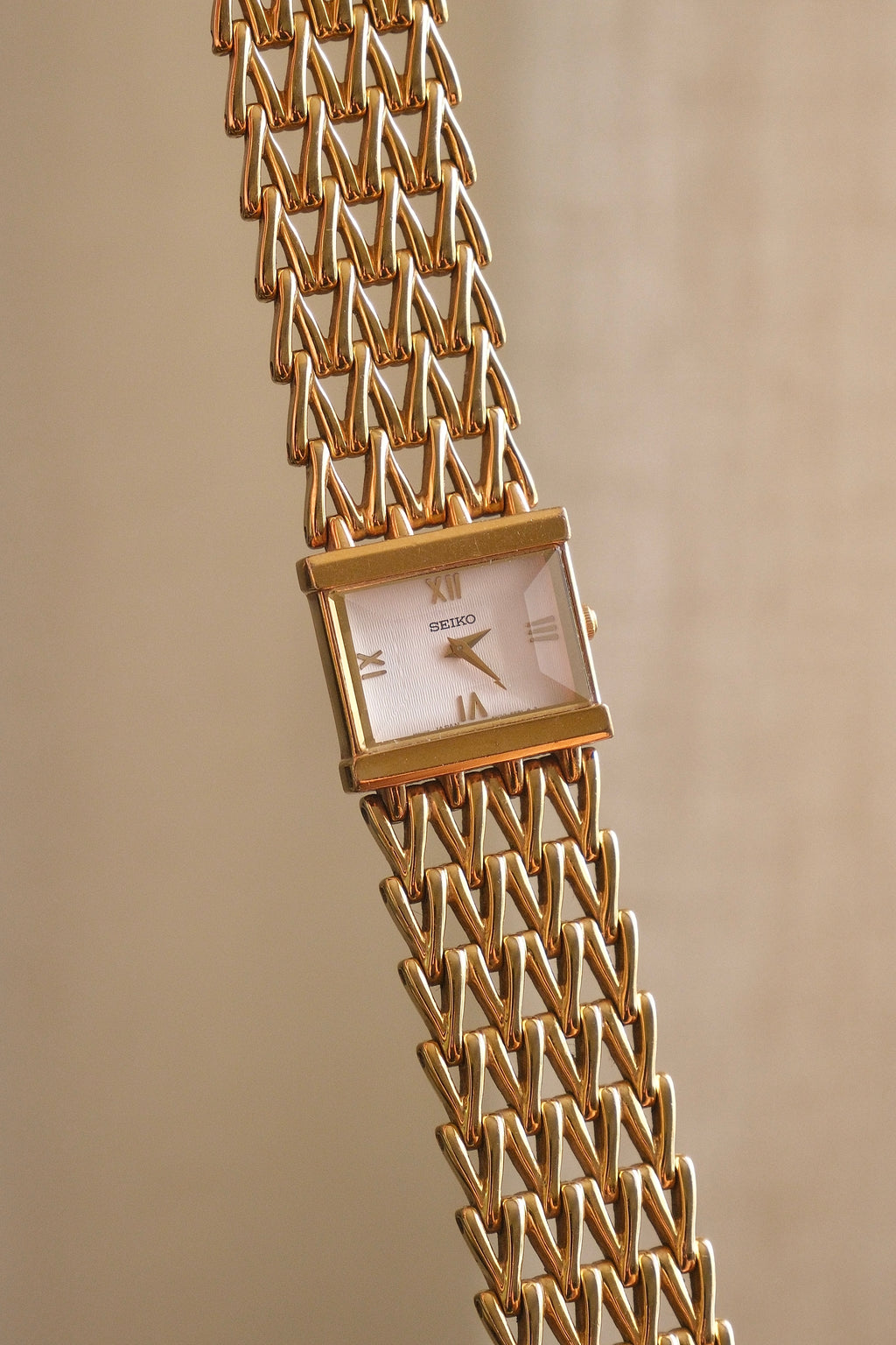 Vintage 90s Lasies SEIKO Gold Tone Tank Quartz Watch with White Dial & Raised Crystal Working