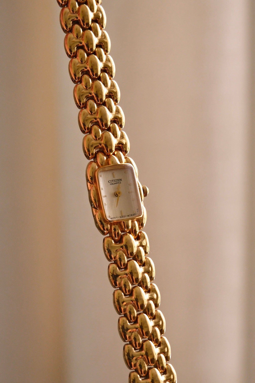 Rare Vintage Ladies Petite Citizen Tank Style Gold Watch