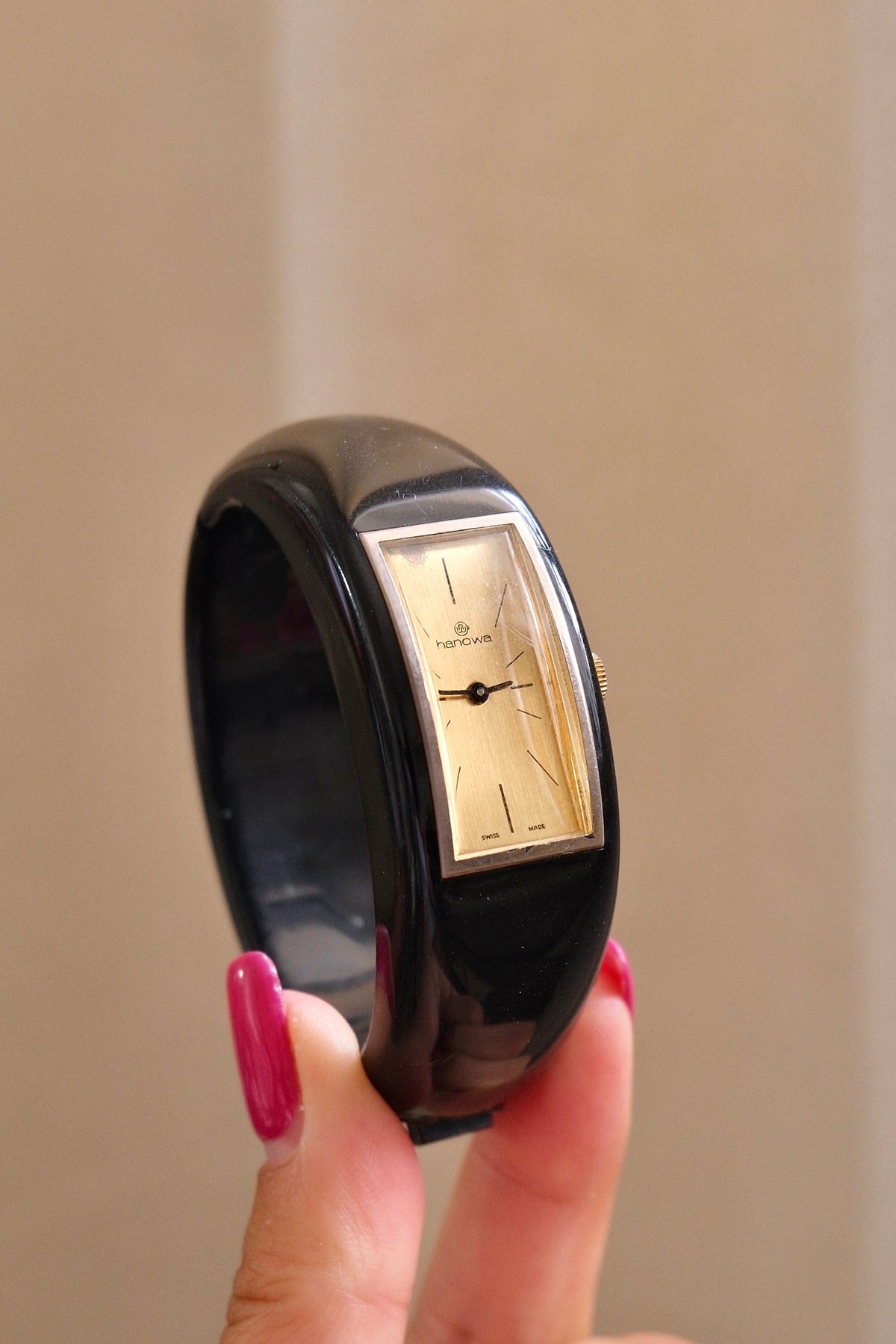 Rare 1970s Hanowa Mage Swiss-made ladies bangle watch featuring a rectangular gold-tone dial Manual Wind