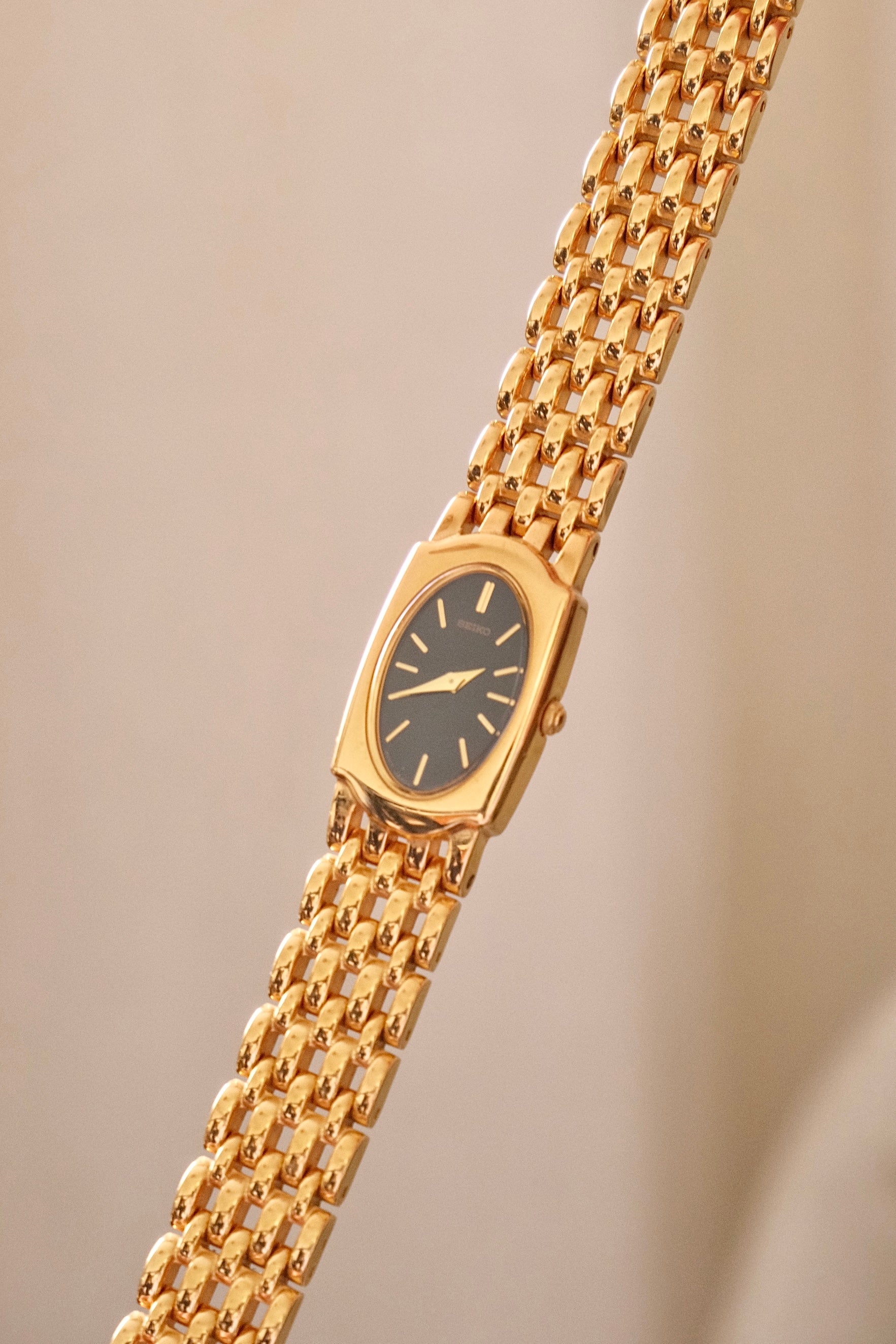 Vintage 90s Ladies Seiko Black Dial Gold Tank Watch Working