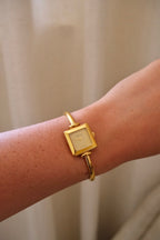Near Mint Rare Vintage Ladies 1900L Gold Bangle Gucci Watch In Box