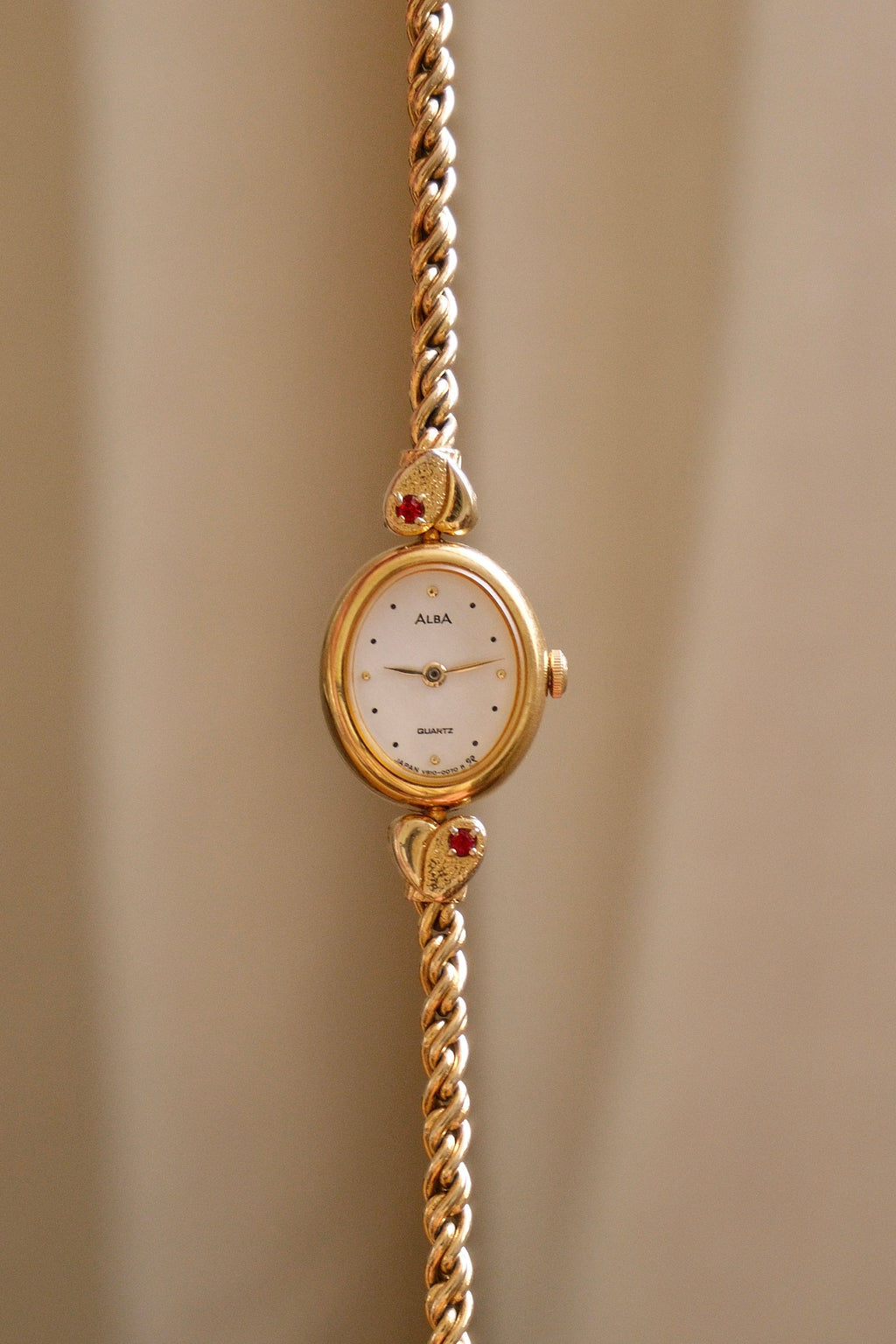 Vintage 1999 Seiko Alba V810 5020 Ladies Gold Tone Quartz Watch Ruby Red Stones Heart Bracelet Japan