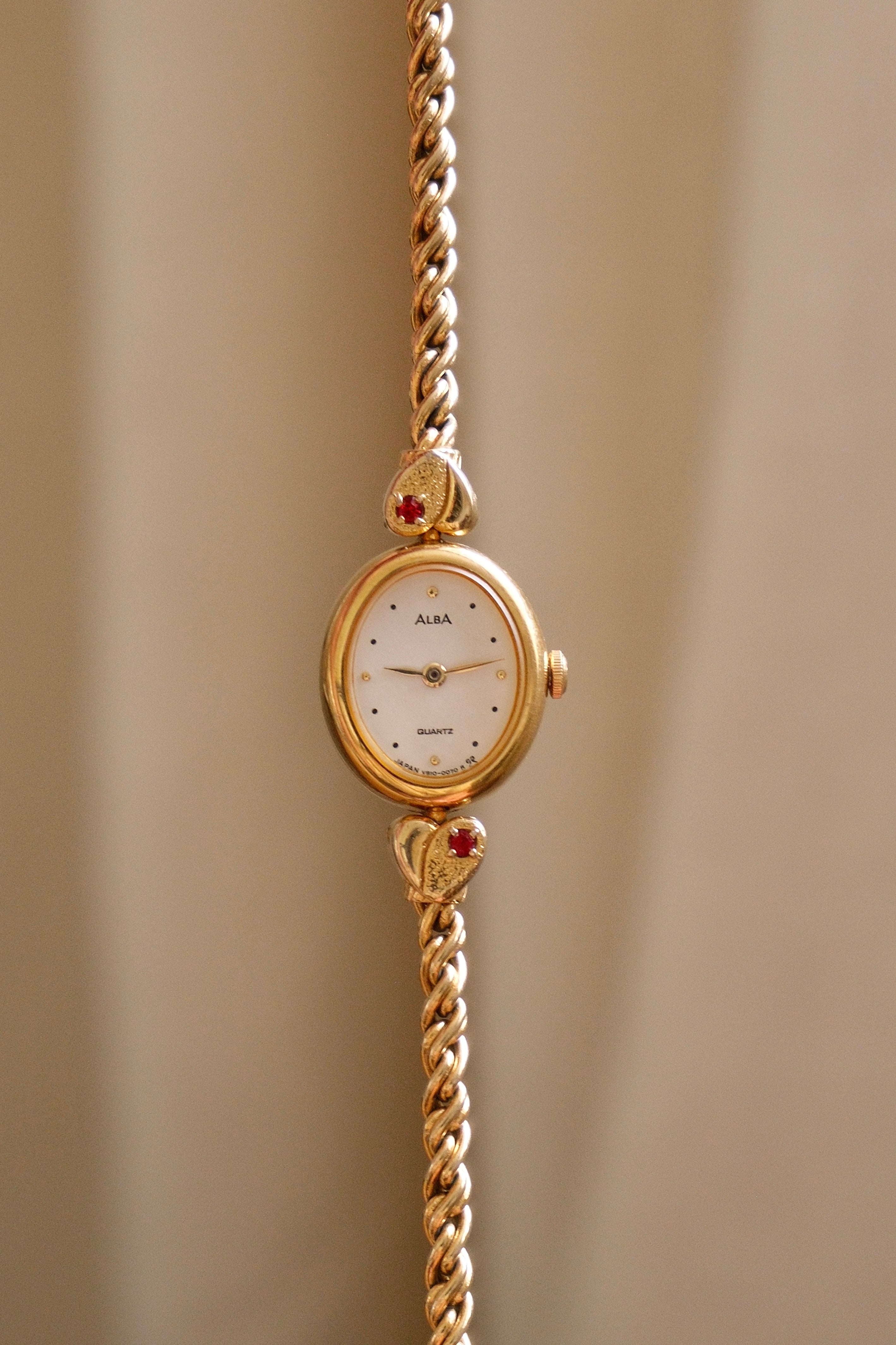 Vintage 1999 Seiko Alba V810 5020 Ladies Gold Tone Quartz Watch Ruby Red Stones Heart Bracelet Japan