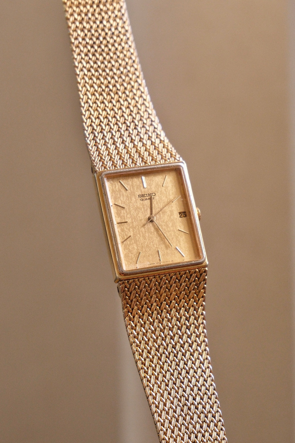 Vintage Unisex Gold Seiko Rectangular Date Quartz Watch Champagne Dial and Mesh Bracelet Strap