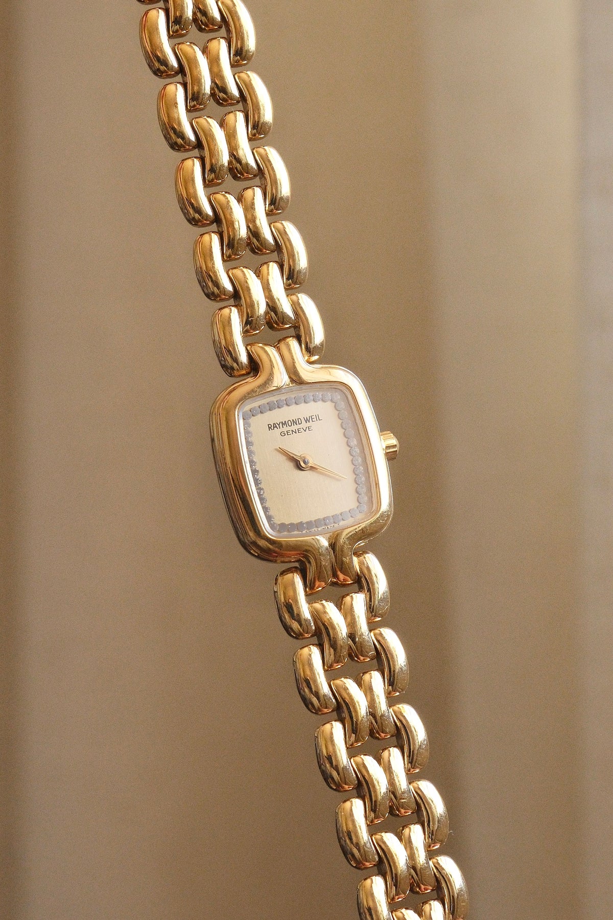 Rare vintage 18k gold plated champagne dial Raymond Weil  watch working