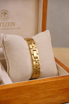 Vintage Ladies Citizen Eco Drive Watch MOP dial and Matching Bracelet Set in Orginal Wooden Box