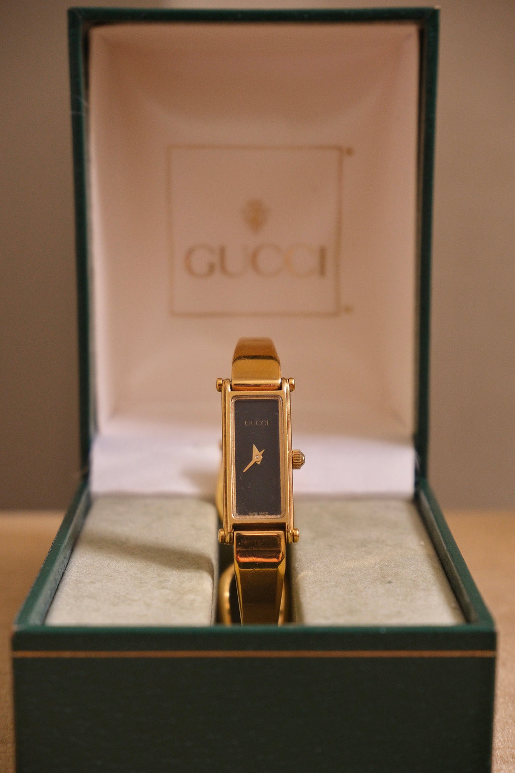 Vintage 90s Ladies Gold 1500L Gucci Horsebit Watch Black Dial in Gucci Box