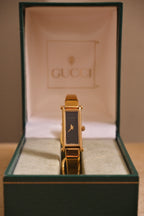 Vintage 90s Ladies Gold 1500L Gucci Horsebit Watch Black Dial in Gucci Box