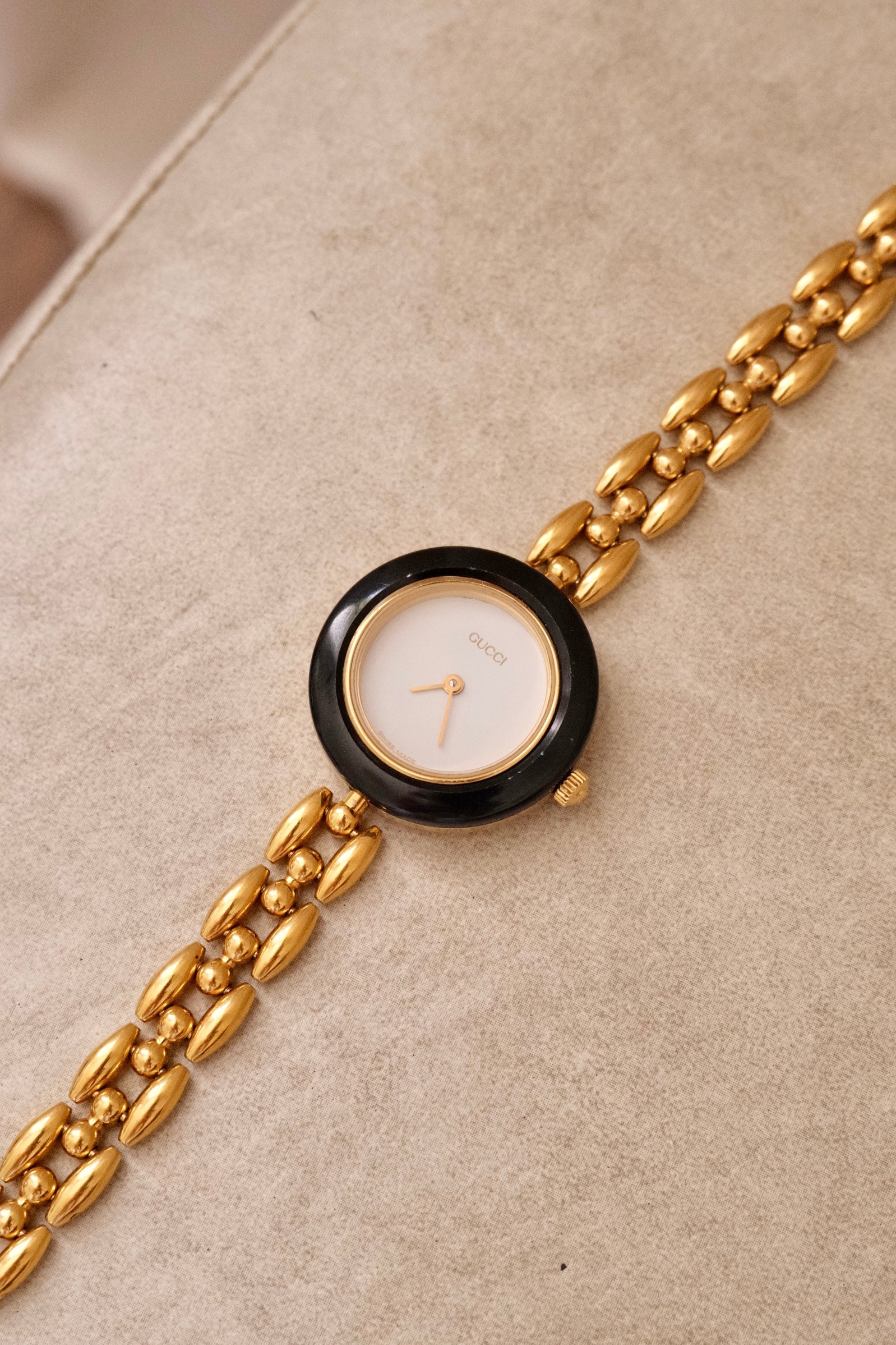 90s Vintage Gucci Gold Plated Rice Link Bezel Watch Working