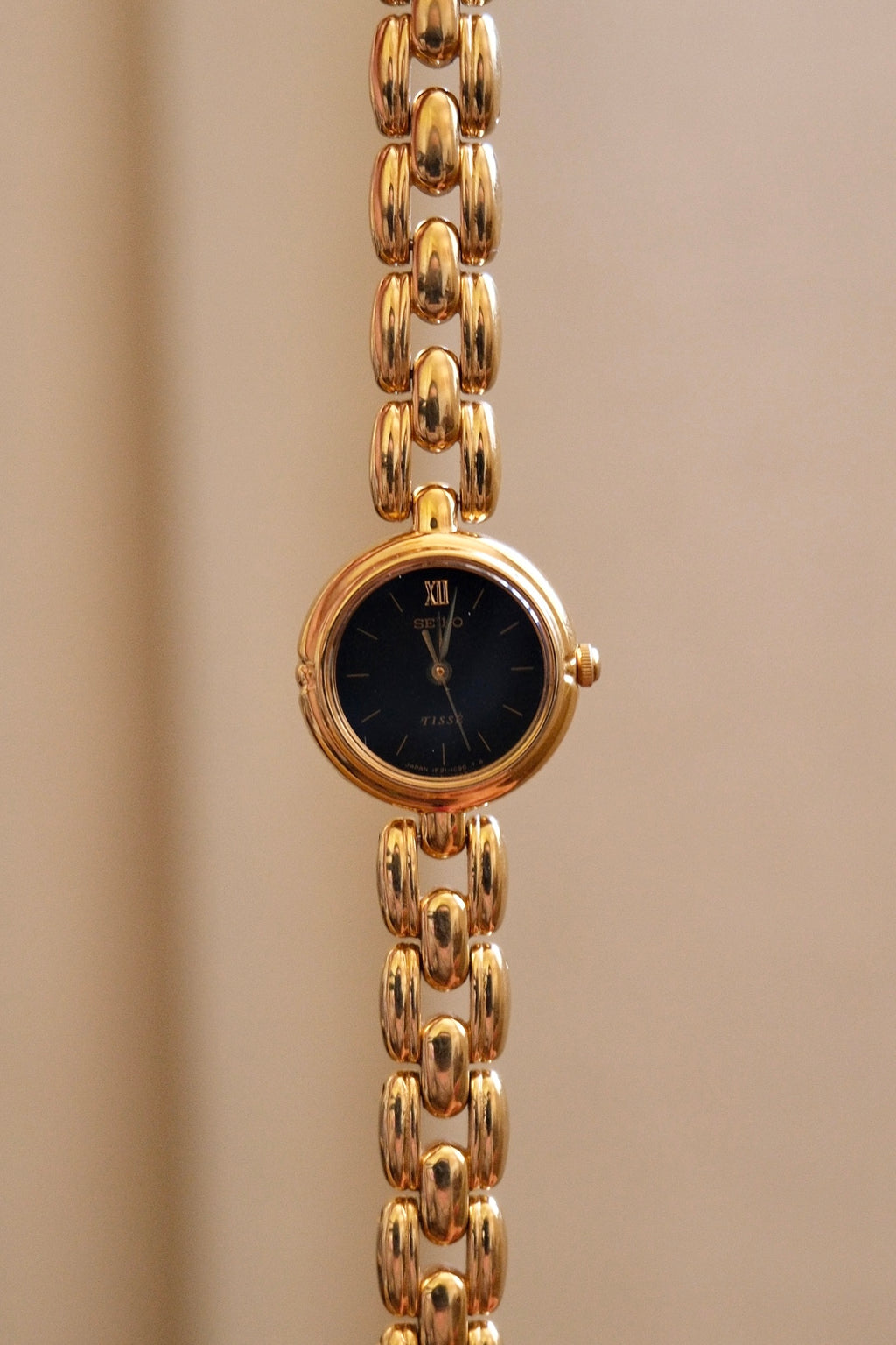 Rare 90s Ladies Gold Seiko Tisse Oval Black Dial Quartz Working