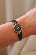 1990s Ladies Vintage 2000L Gucci Gold Leather Wristwatch Working